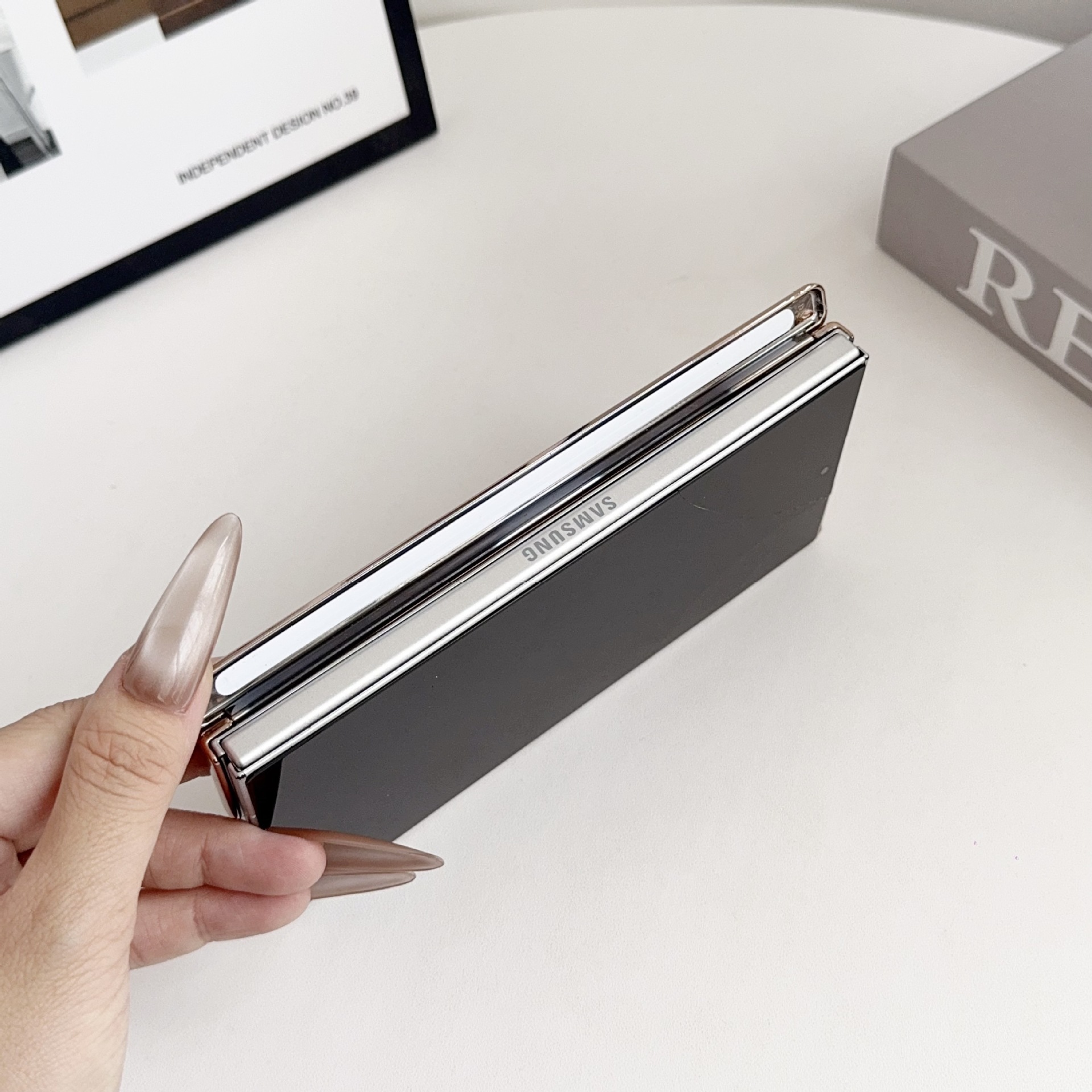 Samsung ZFold8 phone case, 7/6 dual-axis AG electroplated TriFold magnetic rotating stand folding case