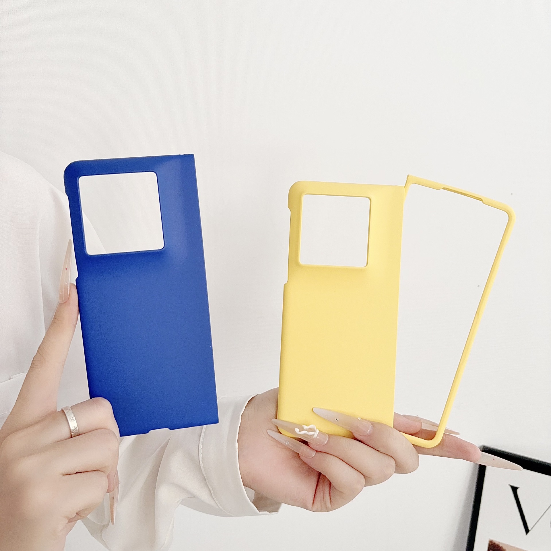 Ultra-thin, skin-feeling macaron-colored Motorola foldable screen PC protective case for Moto Razr Fold phones.
