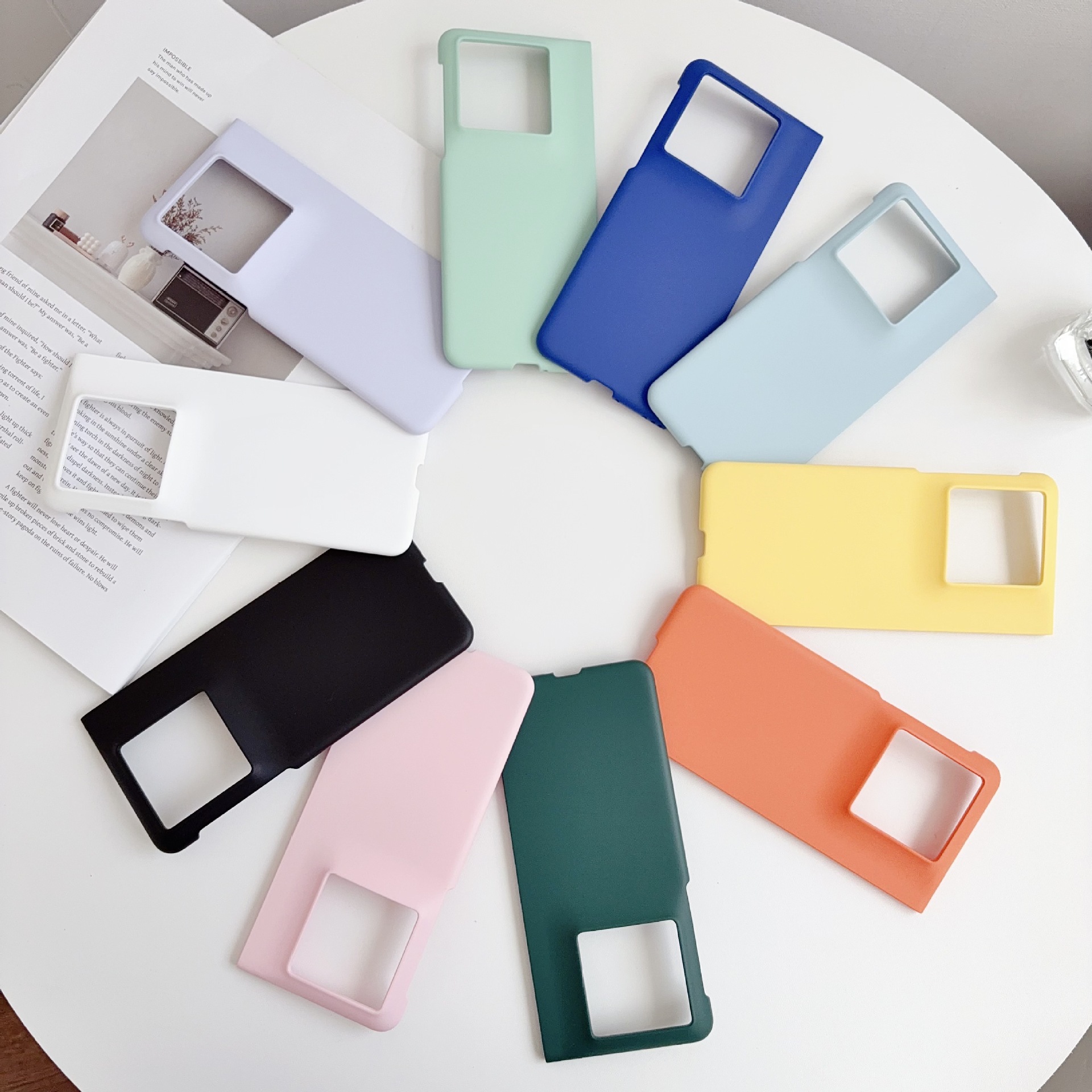 Ultra-thin, skin-feeling macaron-colored Motorola foldable screen PC protective case for Moto Razr Fold phones.