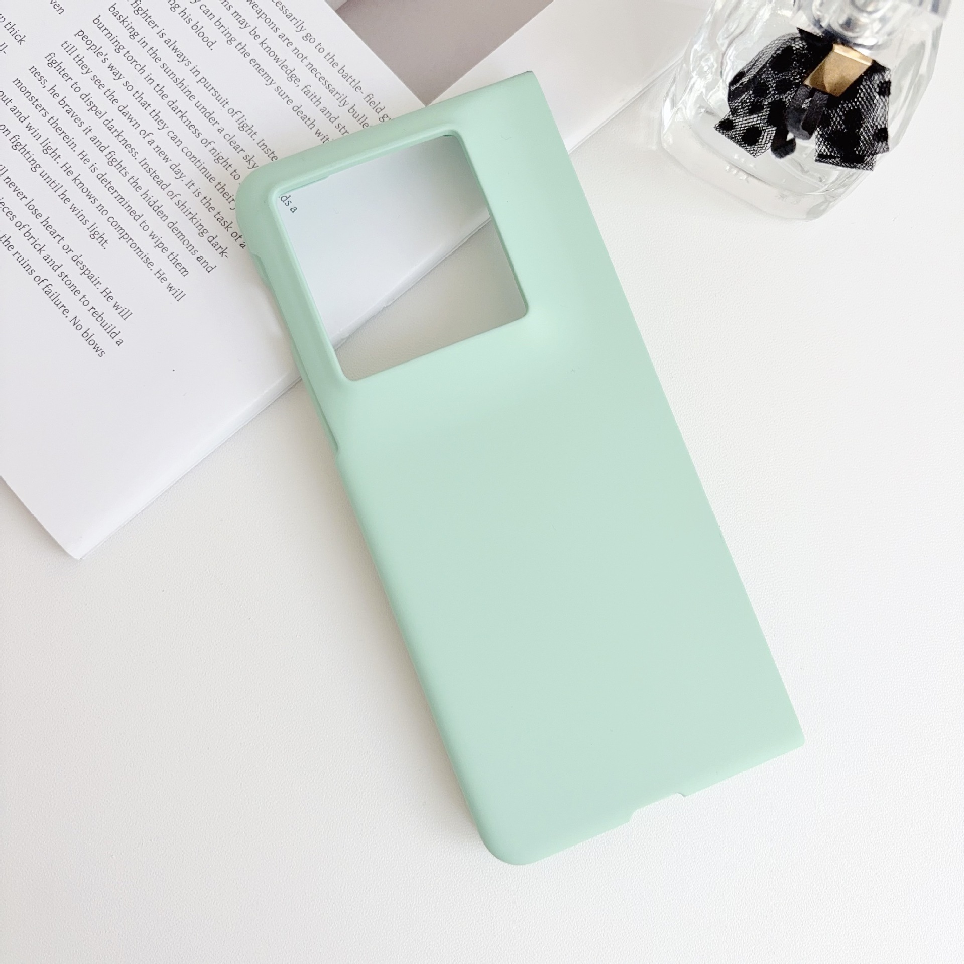 Ultra-thin, skin-feeling macaron-colored Motorola foldable screen PC protective case for Moto Razr Fold phones.