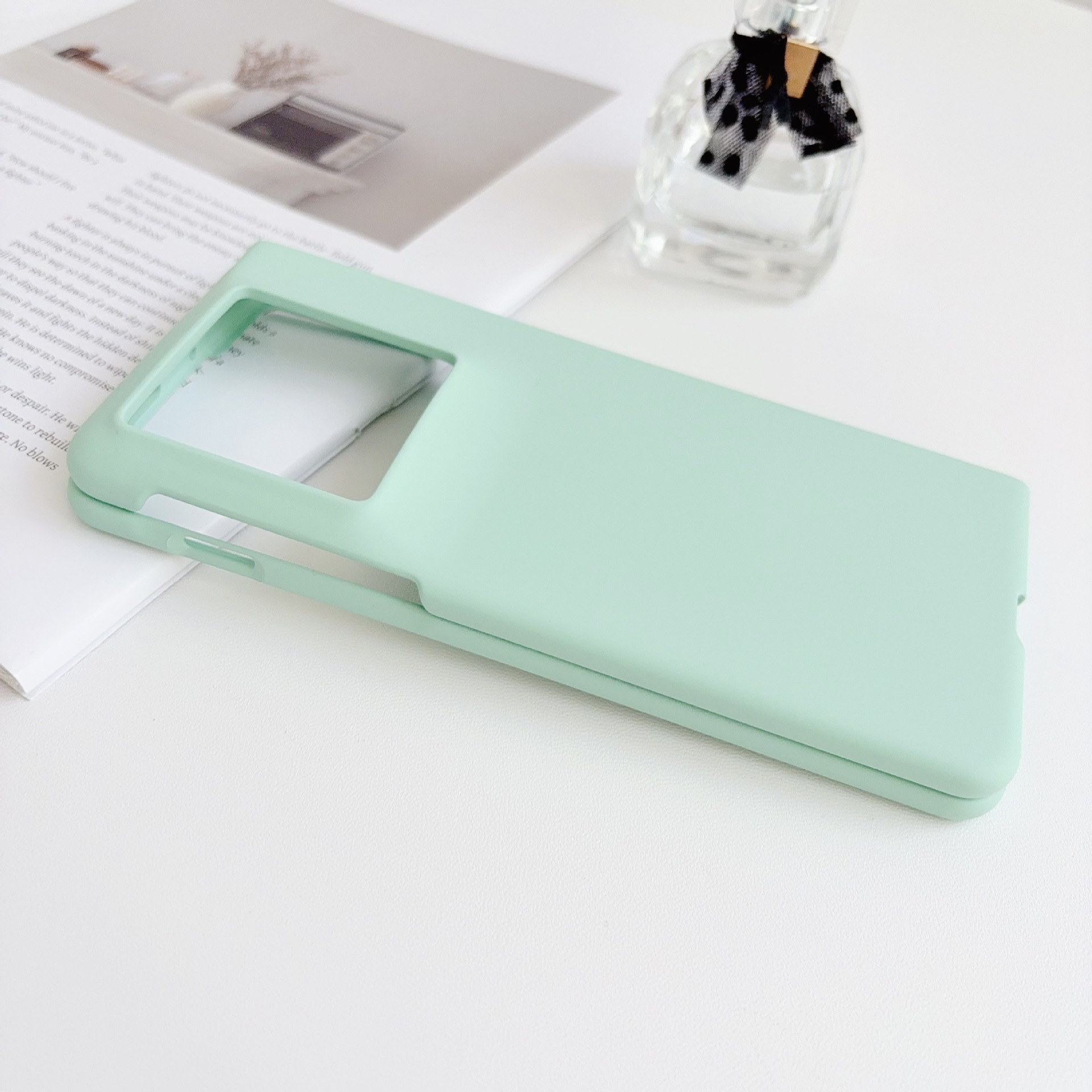 Ultra-thin, skin-feeling macaron-colored Motorola foldable screen PC protective case for Moto Razr Fold phones.