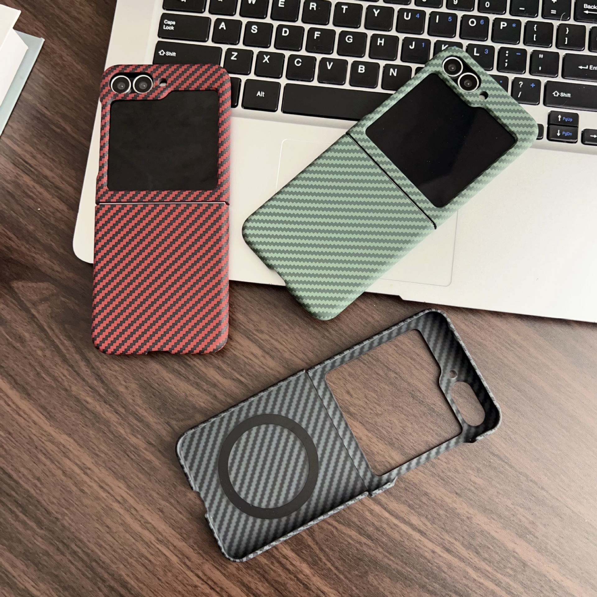 Compatible with Samsung ZFlip 8/7 phone case, built-in wireless charging, magnetic closure, 6/5 carbon fiber texture, 4/3 ultra-thin protective case