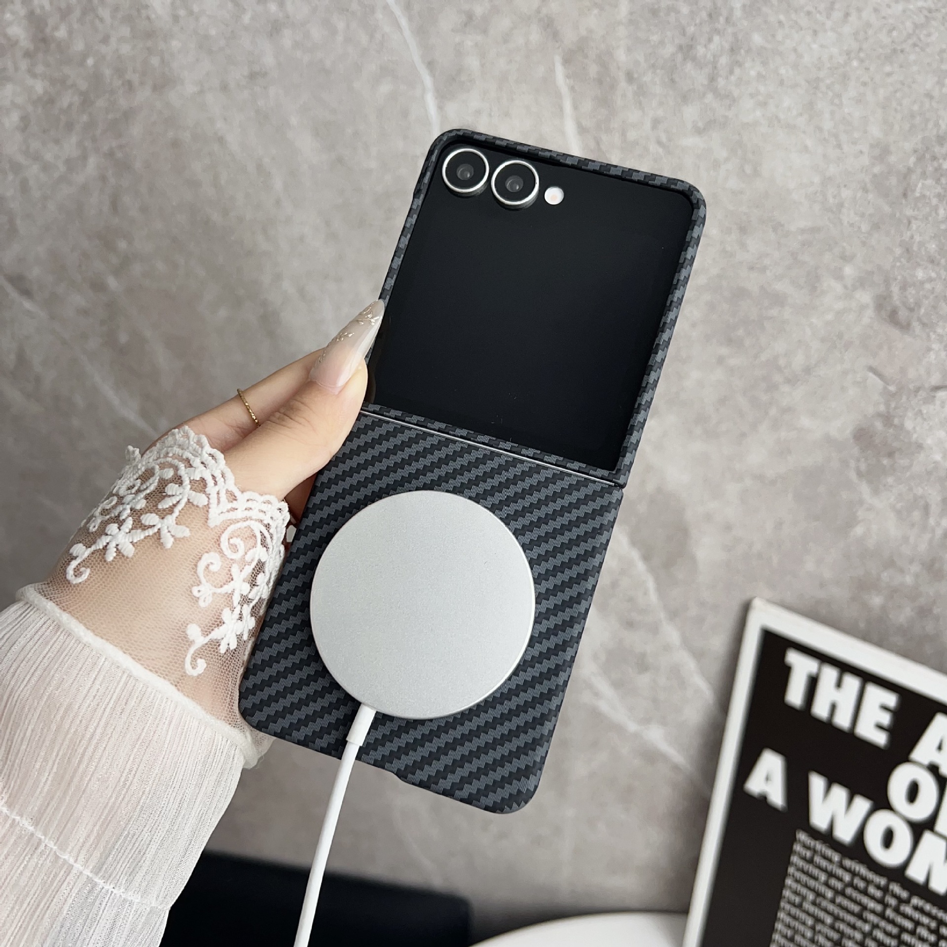 Compatible with Samsung ZFlip 8/7 phone case, built-in wireless charging, magnetic closure, 6/5 carbon fiber texture, 4/3 ultra-thin protective case