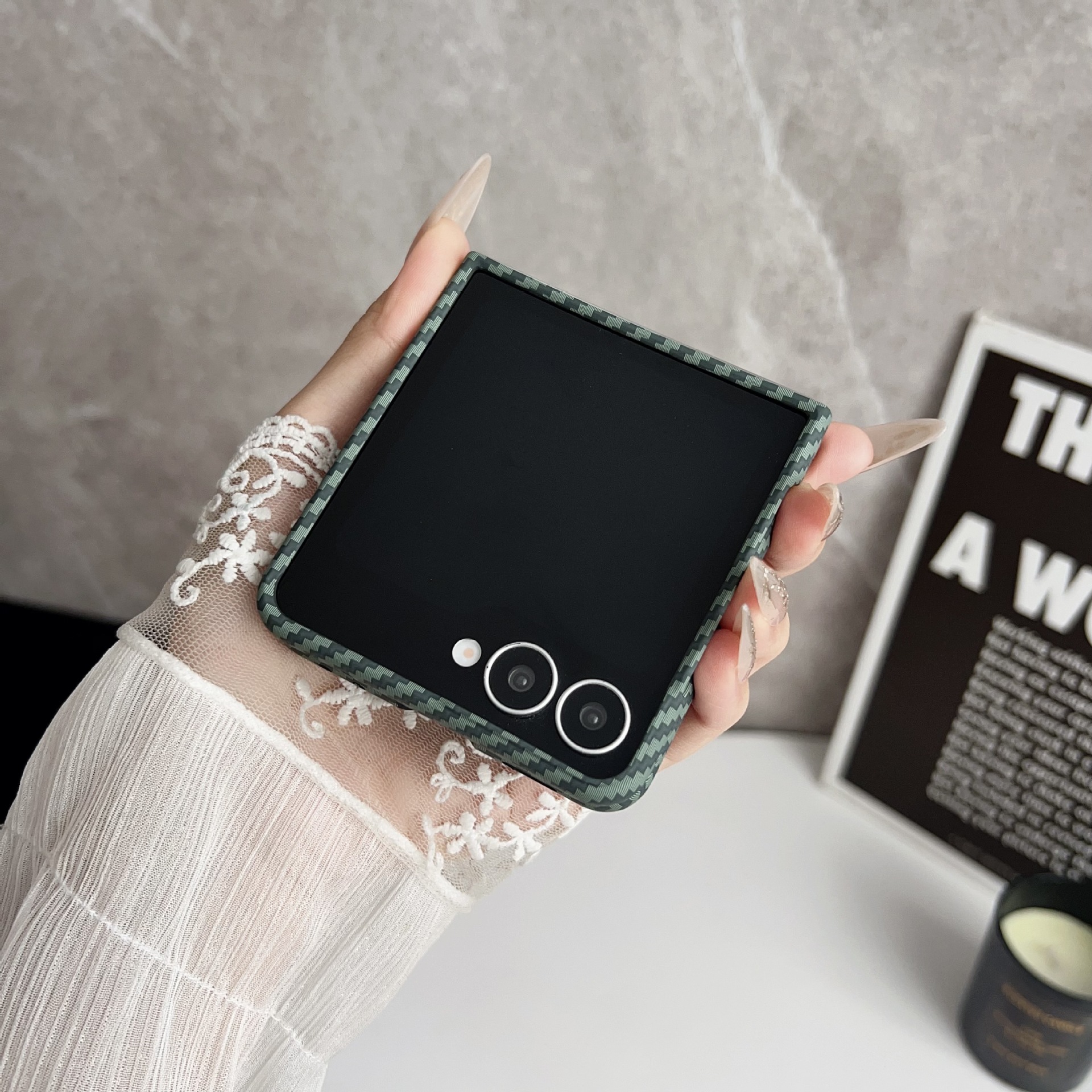 Compatible with Samsung ZFlip 8/7 phone case, built-in wireless charging, magnetic closure, 6/5 carbon fiber texture, 4/3 ultra-thin protective case