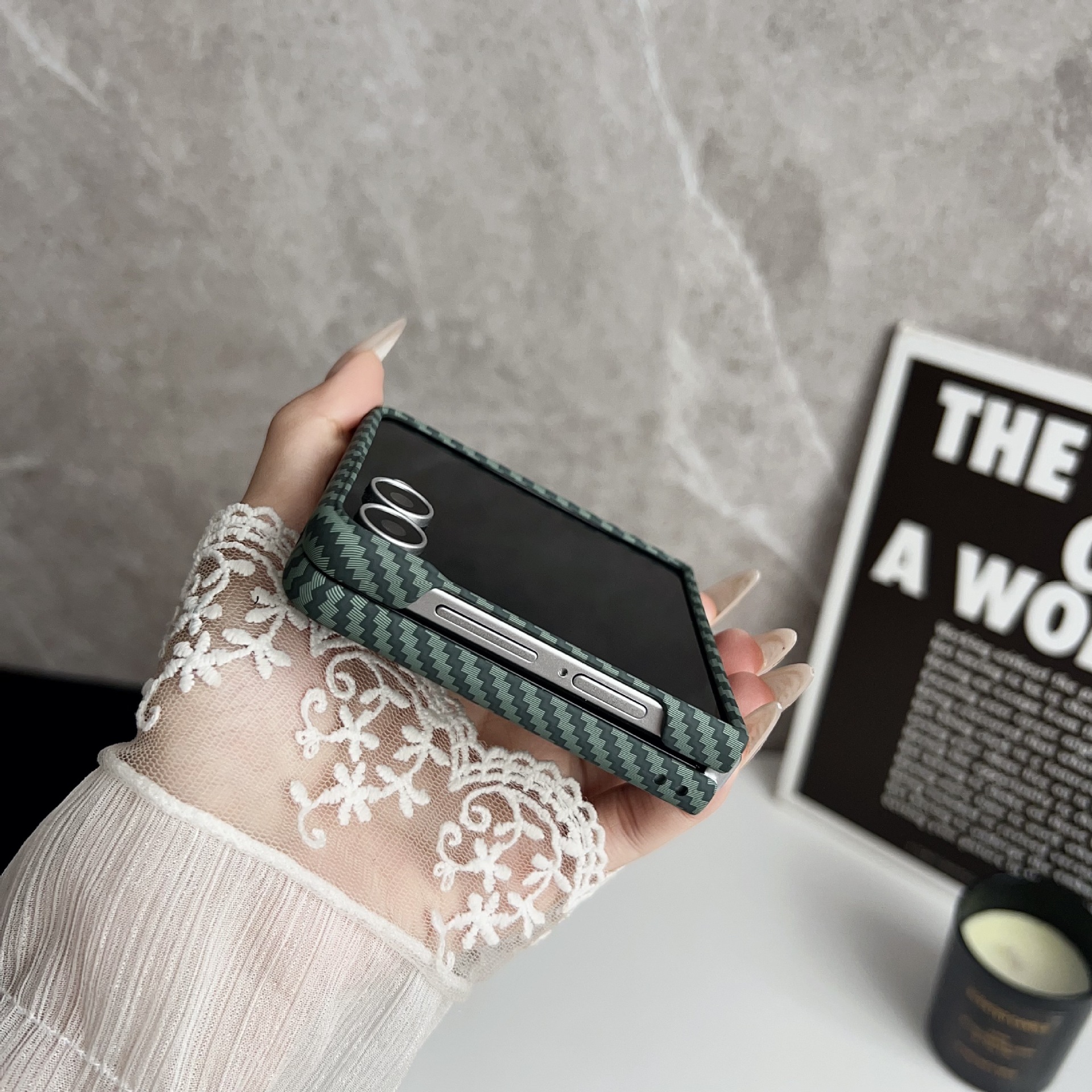 Compatible with Samsung ZFlip 8/7 phone case, built-in wireless charging, magnetic closure, 6/5 carbon fiber texture, 4/3 ultra-thin protective case