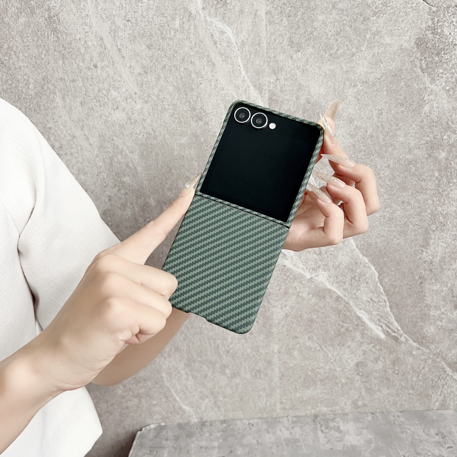 Compatible with Samsung ZFlip 8/7 phone case, built-in wireless charging, magnetic closure, 6/5 carbon fiber texture, 4/3 ultra-thin protective case