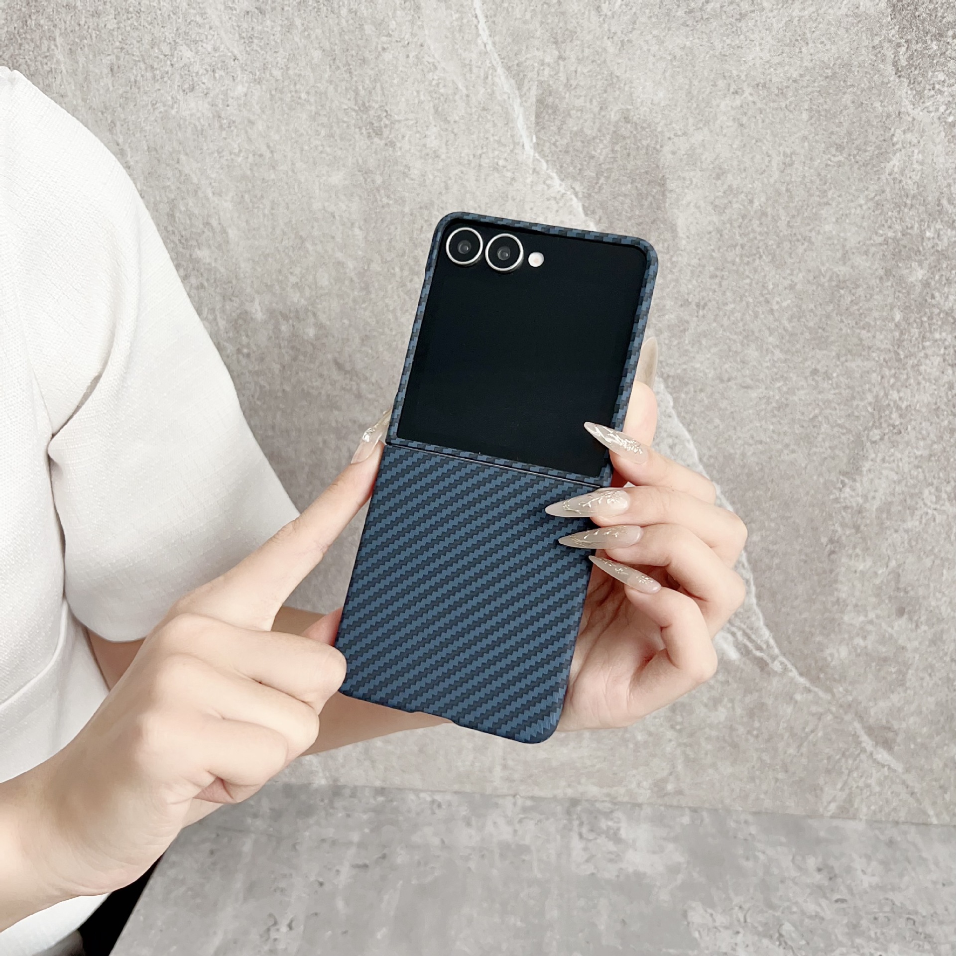 Compatible with Samsung ZFlip 8/7 phone case, built-in wireless charging, magnetic closure, 6/5 carbon fiber texture, 4/3 ultra-thin protective case