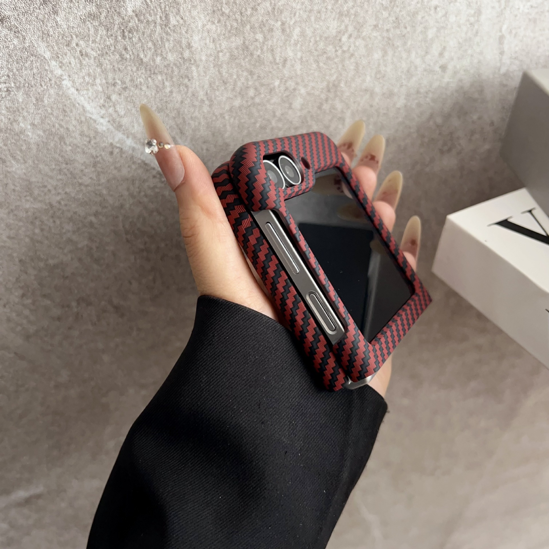 Compatible with Samsung ZFlip 8/7 phone case, built-in wireless charging, magnetic closure, 6/5 carbon fiber texture, 4/3 ultra-thin protective case
