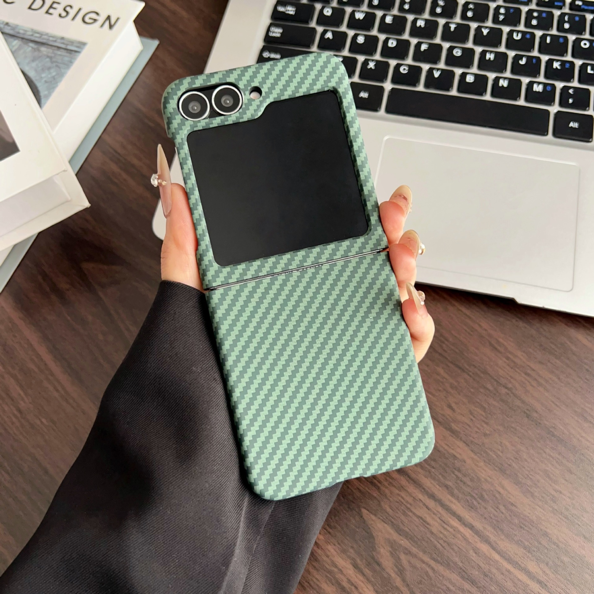 Compatible with Samsung ZFlip 8/7 phone case, built-in wireless charging, magnetic closure, 6/5 carbon fiber texture, 4/3 ultra-thin protective case