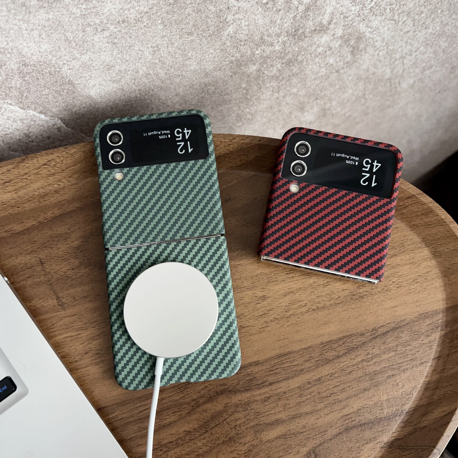 Compatible with Samsung ZFlip 8/7 phone case, built-in wireless charging, magnetic closure, 6/5 carbon fiber texture, 4/3 ultra-thin protective case