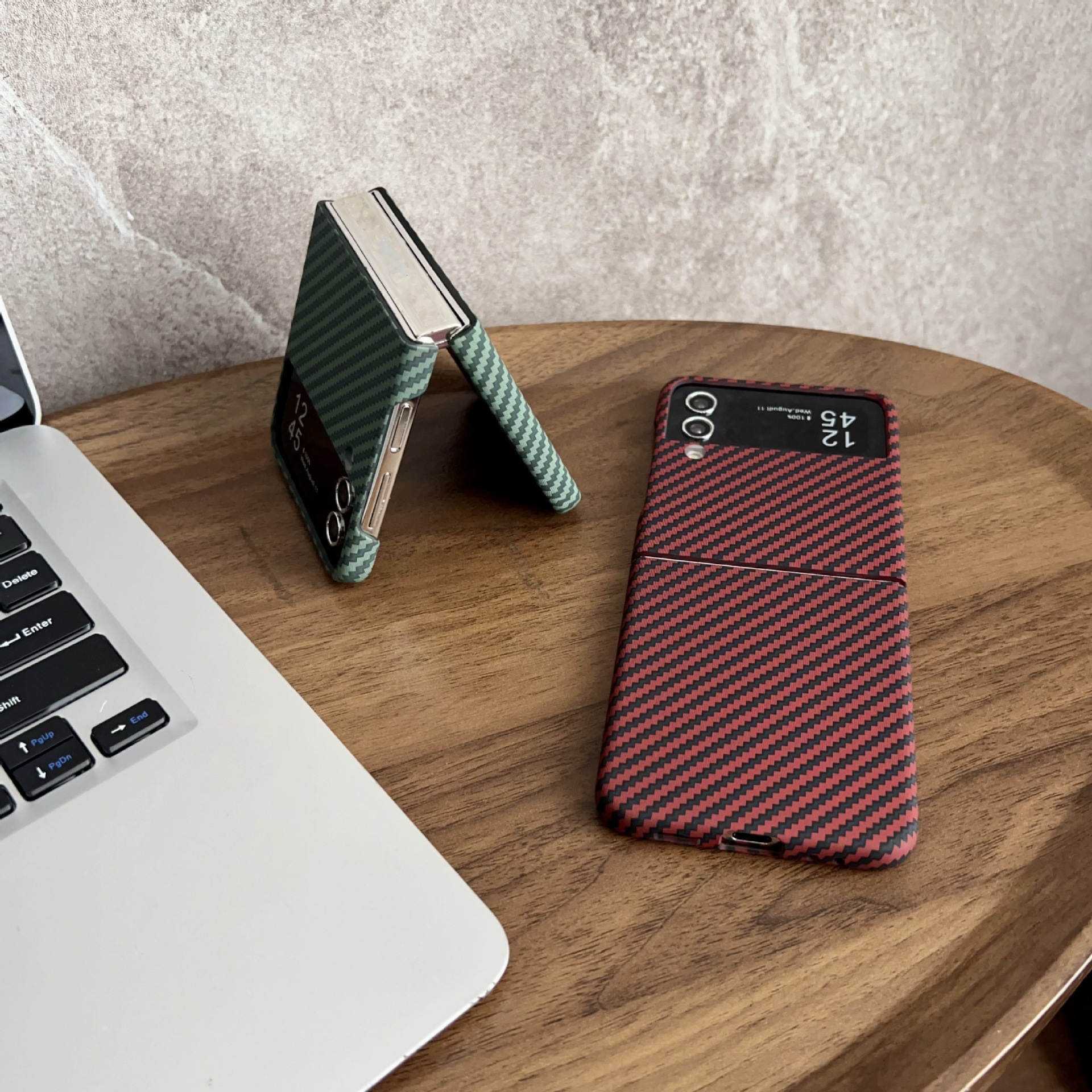 Compatible with Samsung ZFlip 8/7 phone case, built-in wireless charging, magnetic closure, 6/5 carbon fiber texture, 4/3 ultra-thin protective case