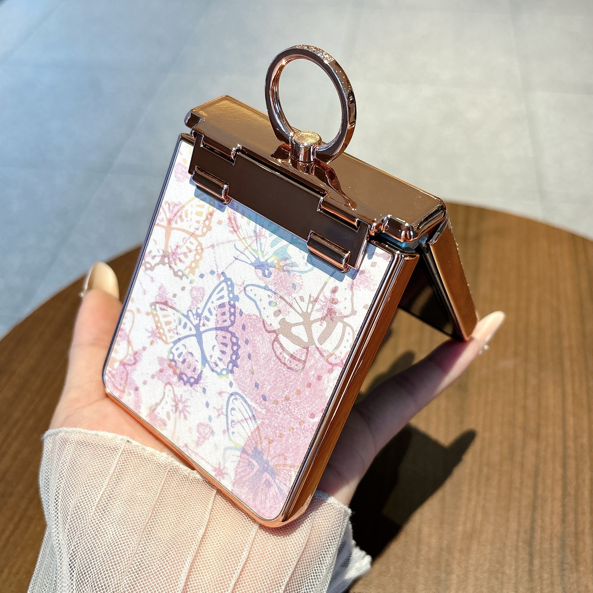 Compatible with Samsung Z Flip8 phone case 7/6/5, electroplated ring holder, vegan leather, rhinestone-studded hinge, full-coverage protective case