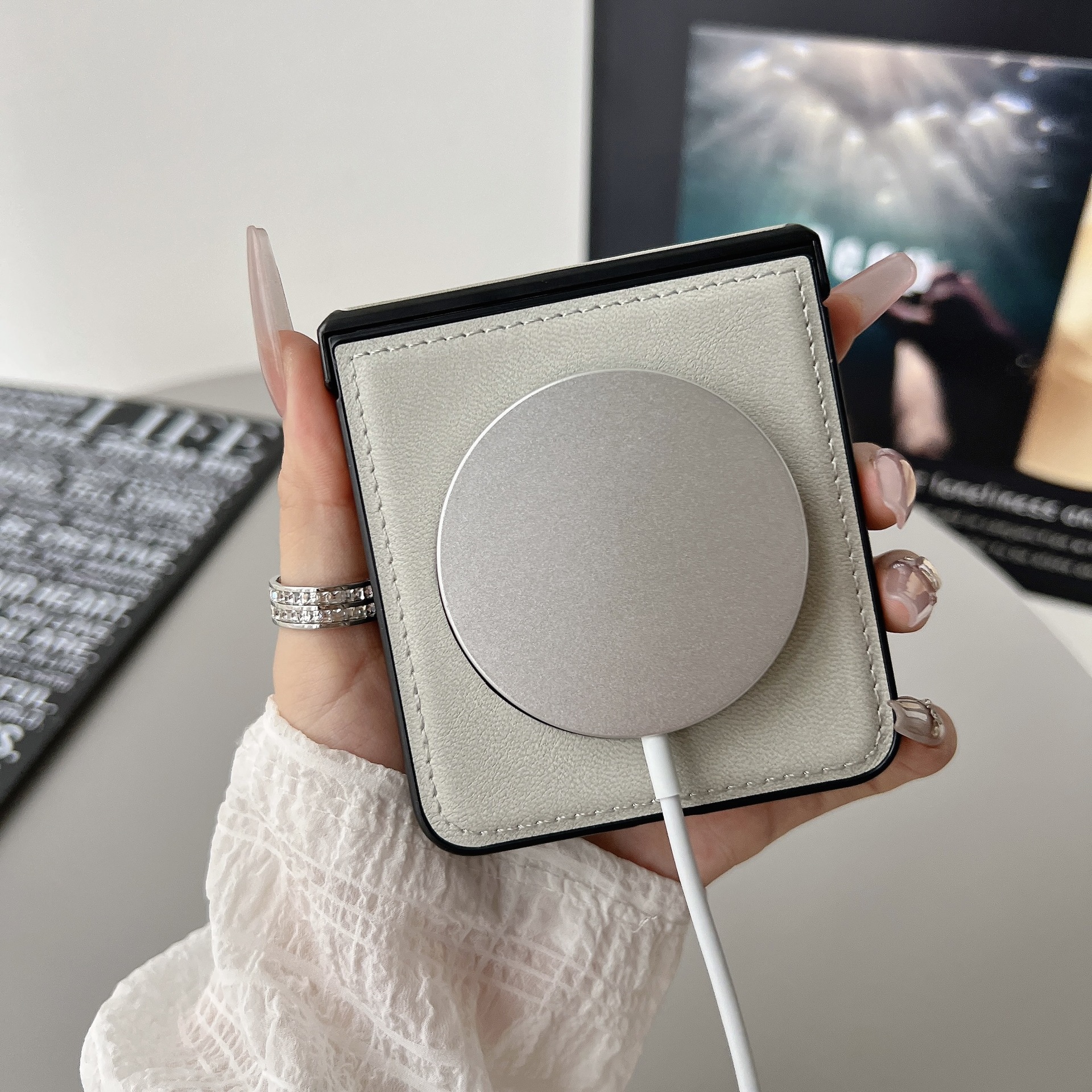 Compatible with Samsung ZFlip 8/7 phone case, magnetic rotating stand, wireless charging, 6/5 vegan leather, drop-proof, 4/3 protective case