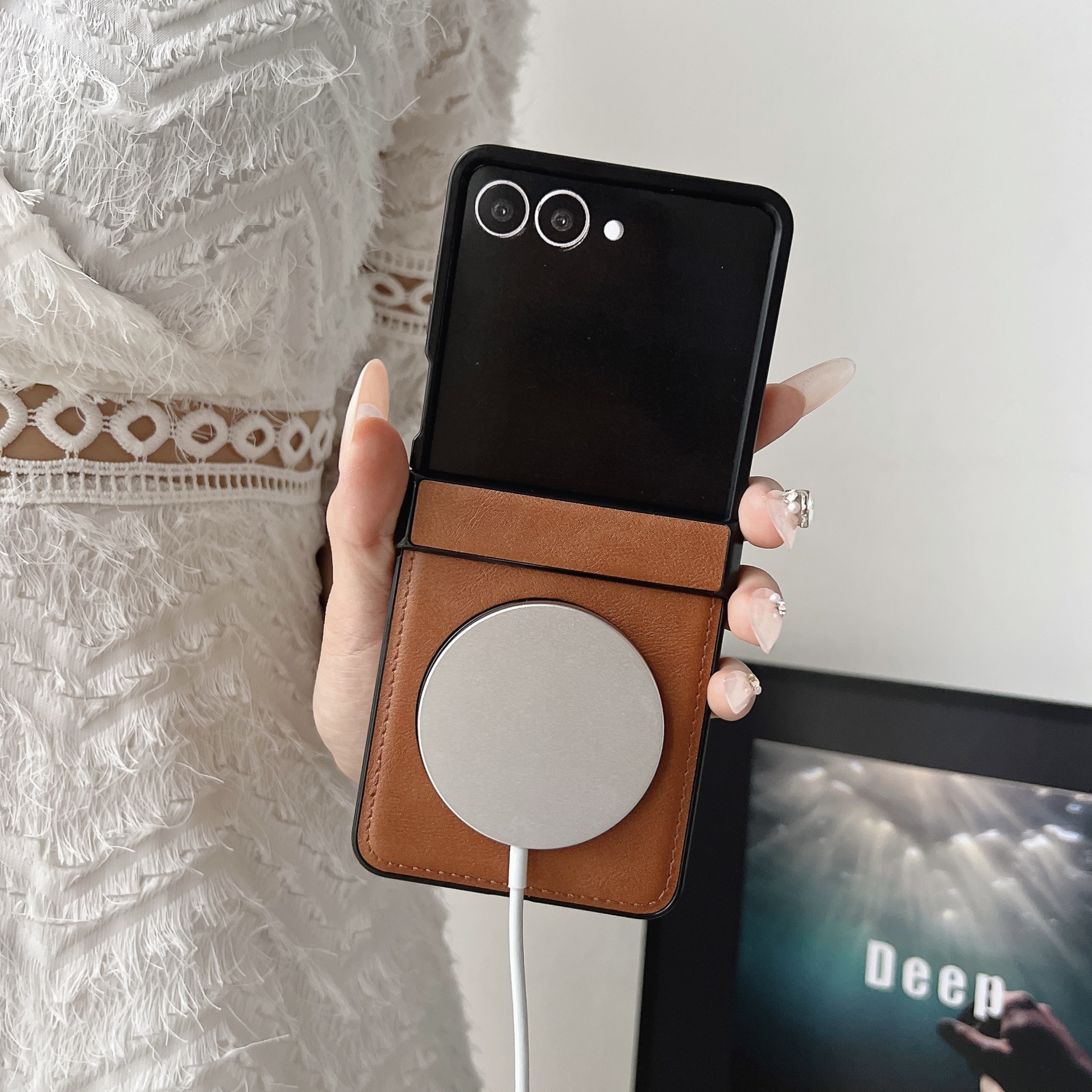 Compatible with Samsung ZFlip 8/7 phone case, magnetic rotating stand, wireless charging, 6/5 vegan leather, drop-proof, 4/3 protective case