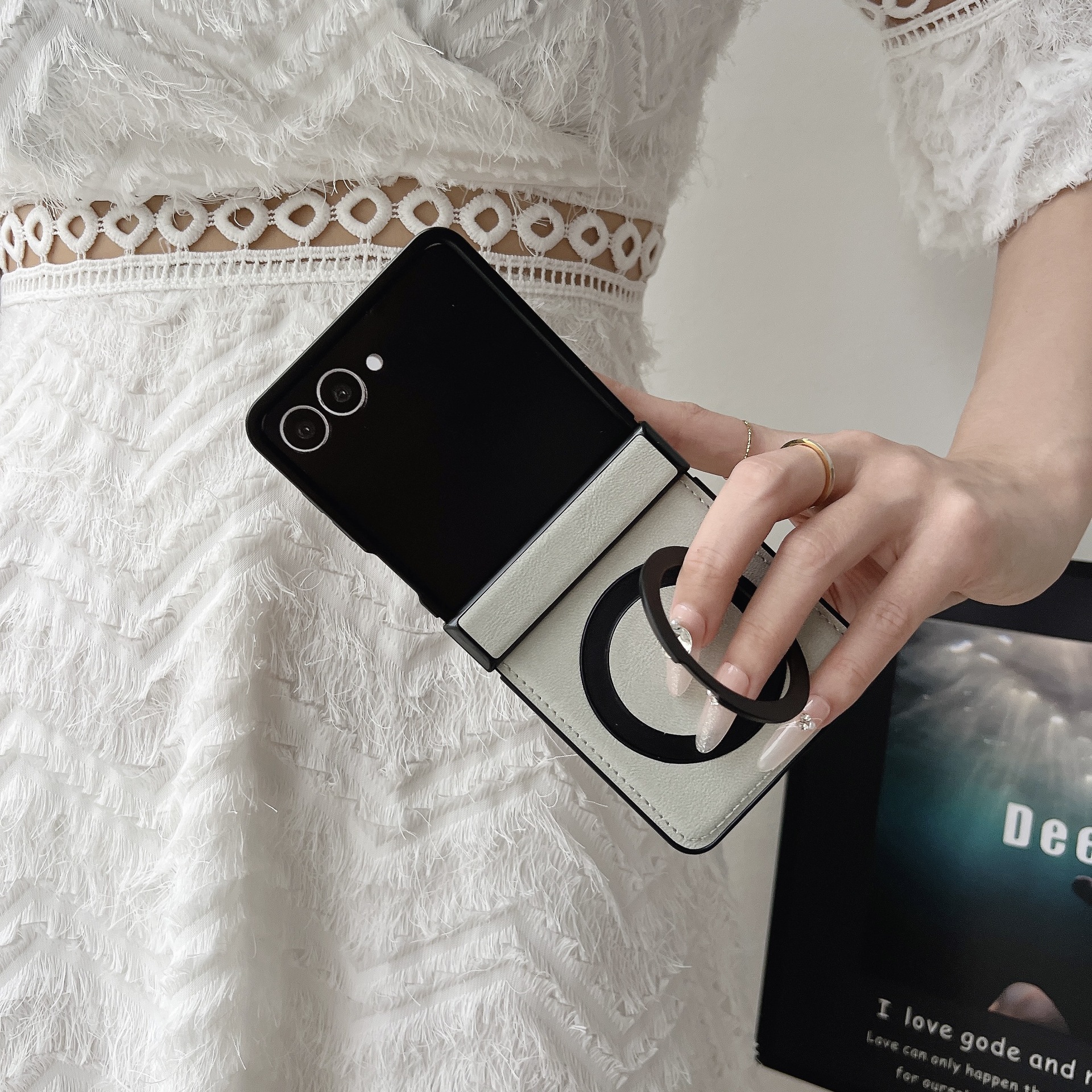 Compatible with Samsung ZFlip 8/7 phone case, magnetic rotating stand, wireless charging, 6/5 vegan leather, drop-proof, 4/3 protective case