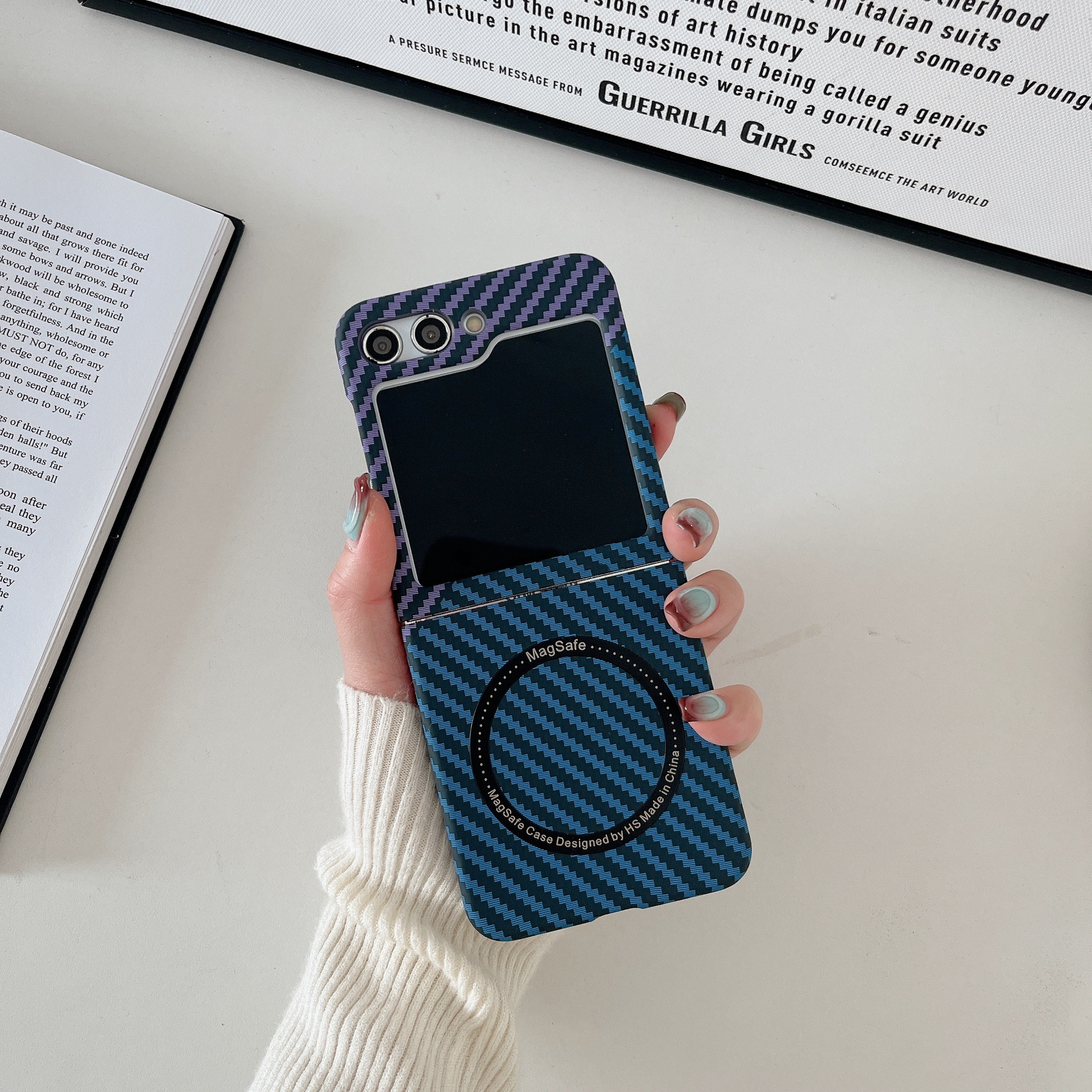Compatible with Samsung Z Flip 7/6/5 phone cases, 4/3 carbon fiber magnetic wireless charging ultra-thin drop-proof protective cases.