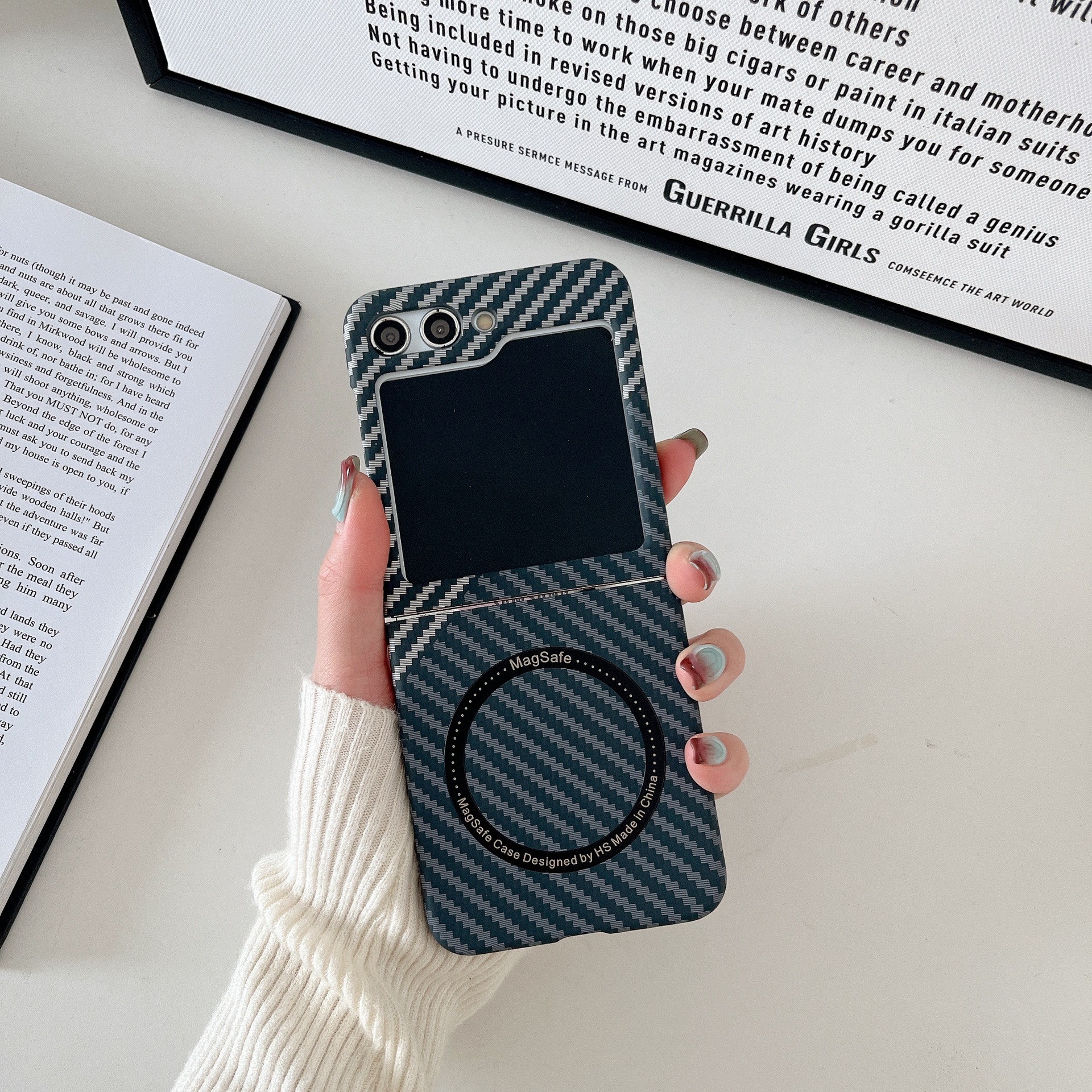 Compatible with Samsung Z Flip 7/6/5 phone cases, 4/3 carbon fiber magnetic wireless charging ultra-thin drop-proof protective cases.