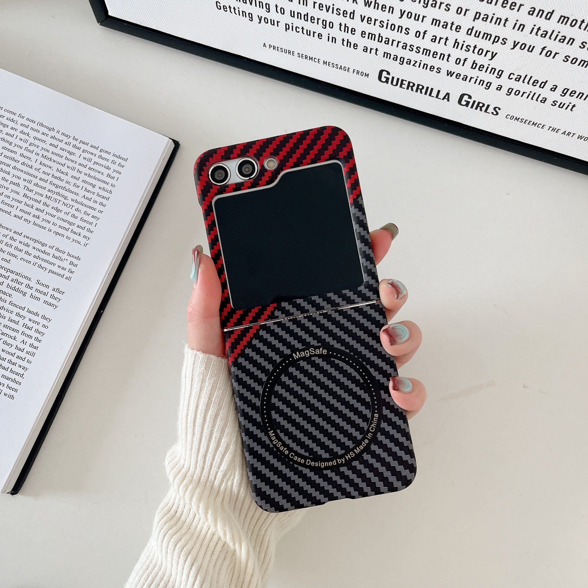 Compatible with Samsung Z Flip 7/6/5 phone cases, 4/3 carbon fiber magnetic wireless charging ultra-thin drop-proof protective cases.