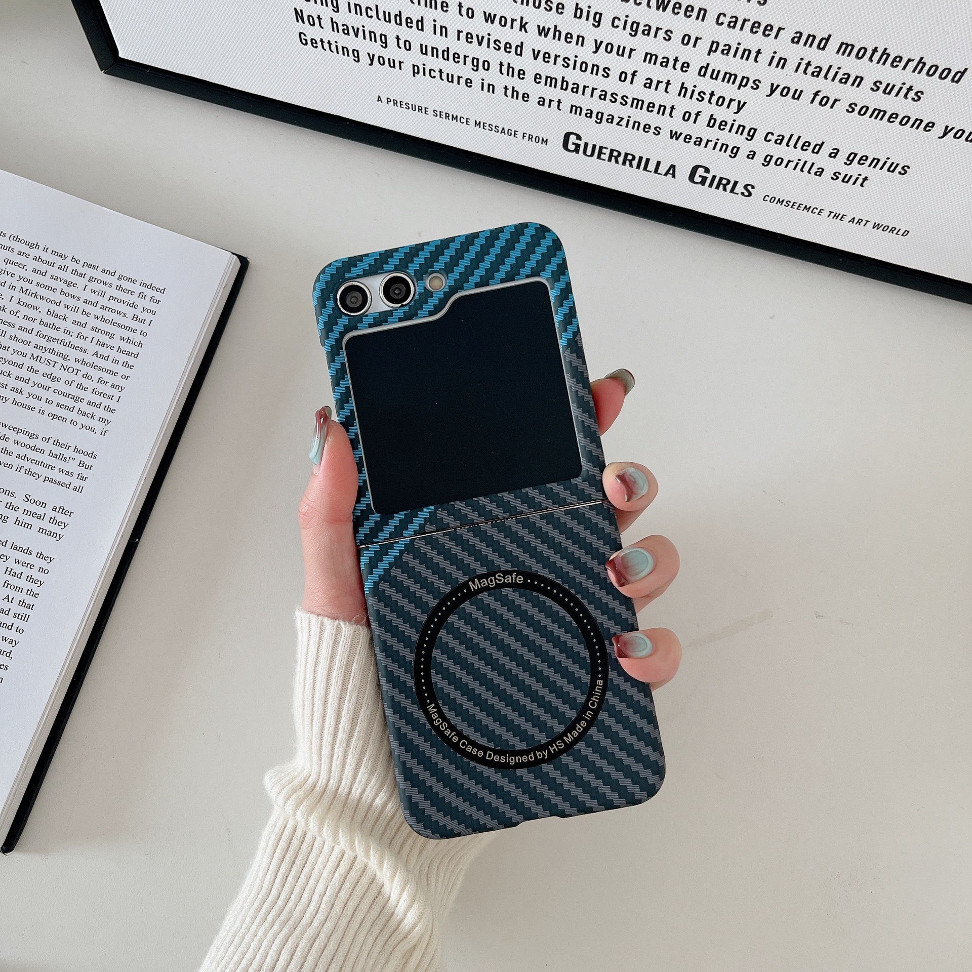 Compatible with Samsung Z Flip 7/6/5 phone cases, 4/3 carbon fiber magnetic wireless charging ultra-thin drop-proof protective cases.