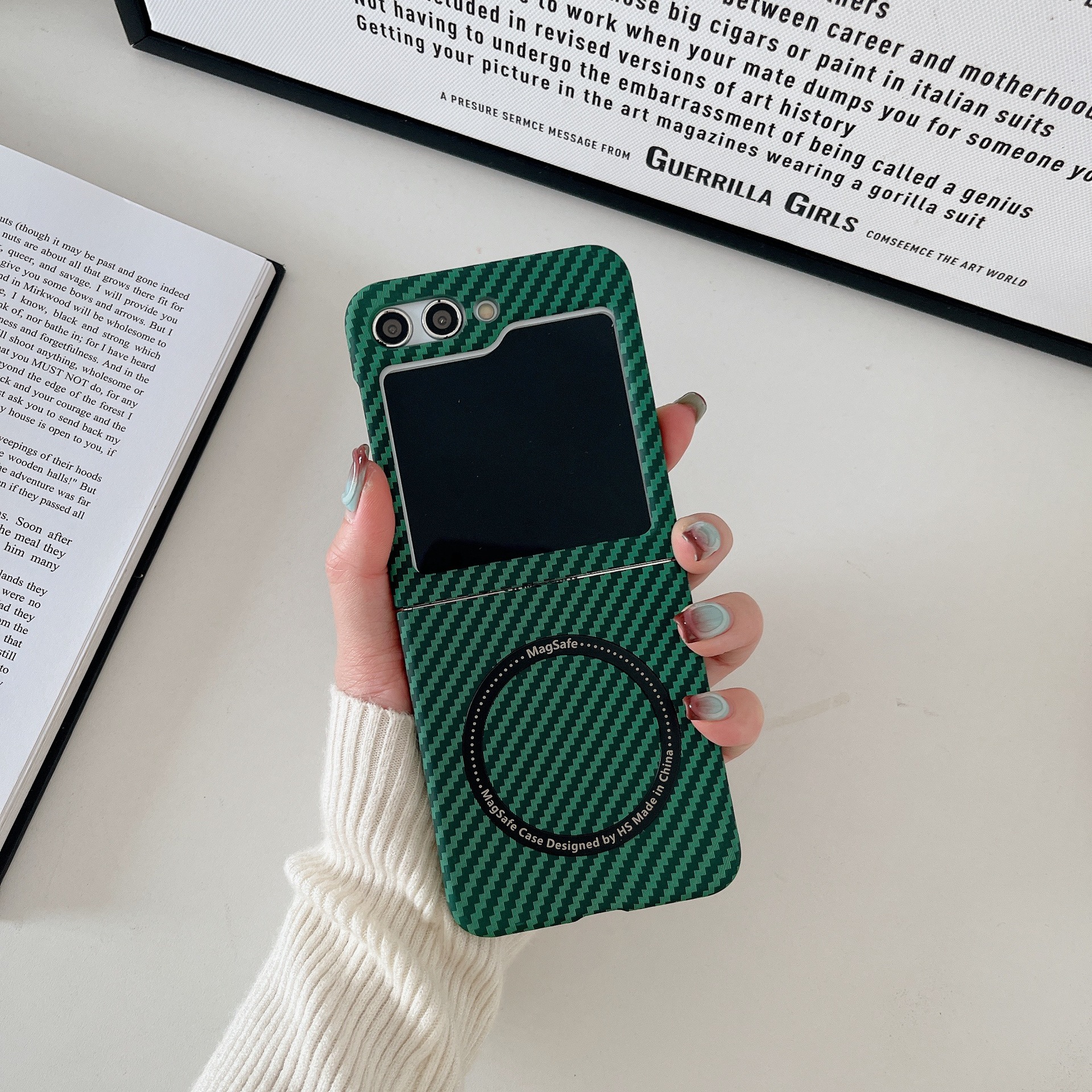 Compatible with Samsung Z Flip 7/6/5 phone cases, 4/3 carbon fiber magnetic wireless charging ultra-thin drop-proof protective cases.