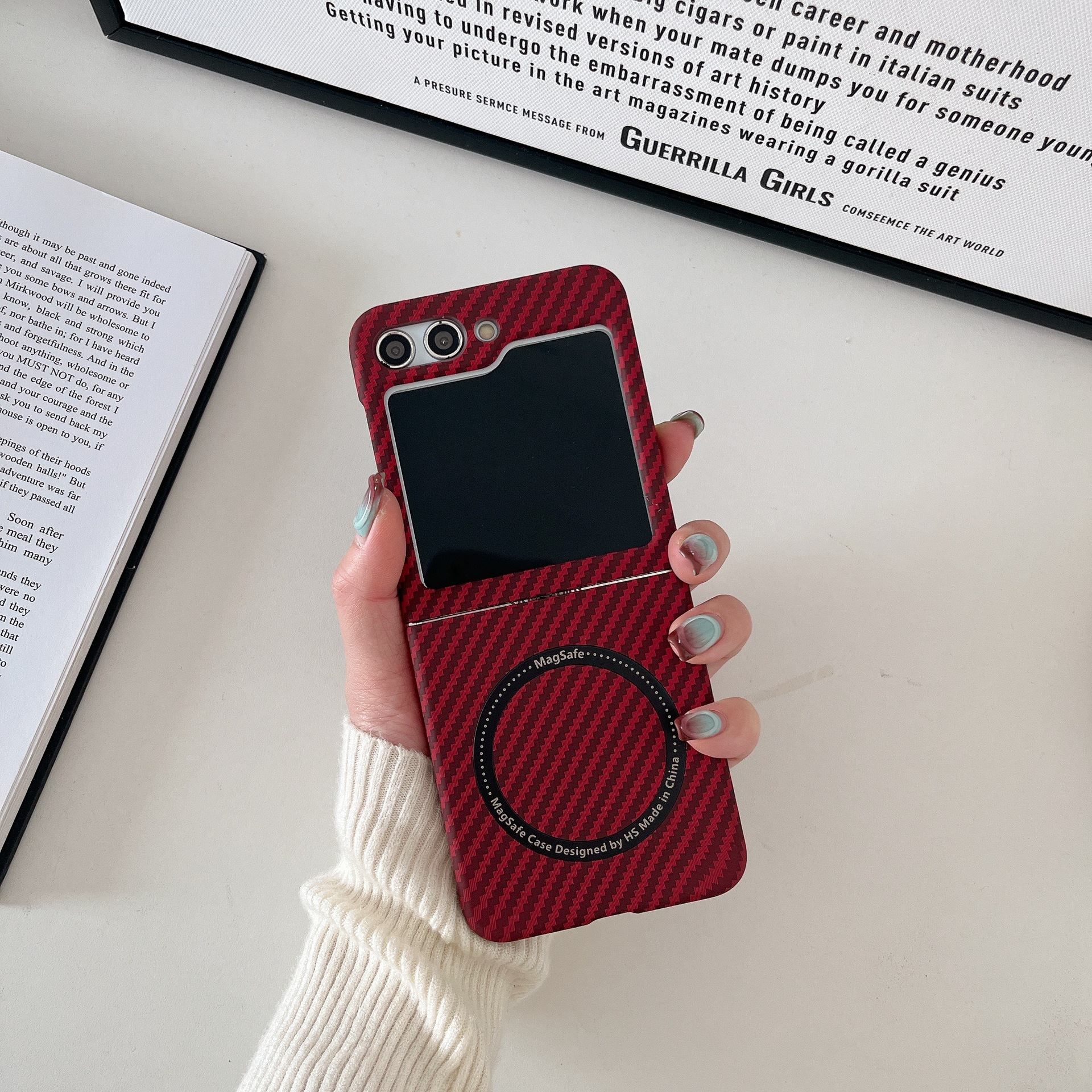 Compatible with Samsung Z Flip 7/6/5 phone cases, 4/3 carbon fiber magnetic wireless charging ultra-thin drop-proof protective cases.
