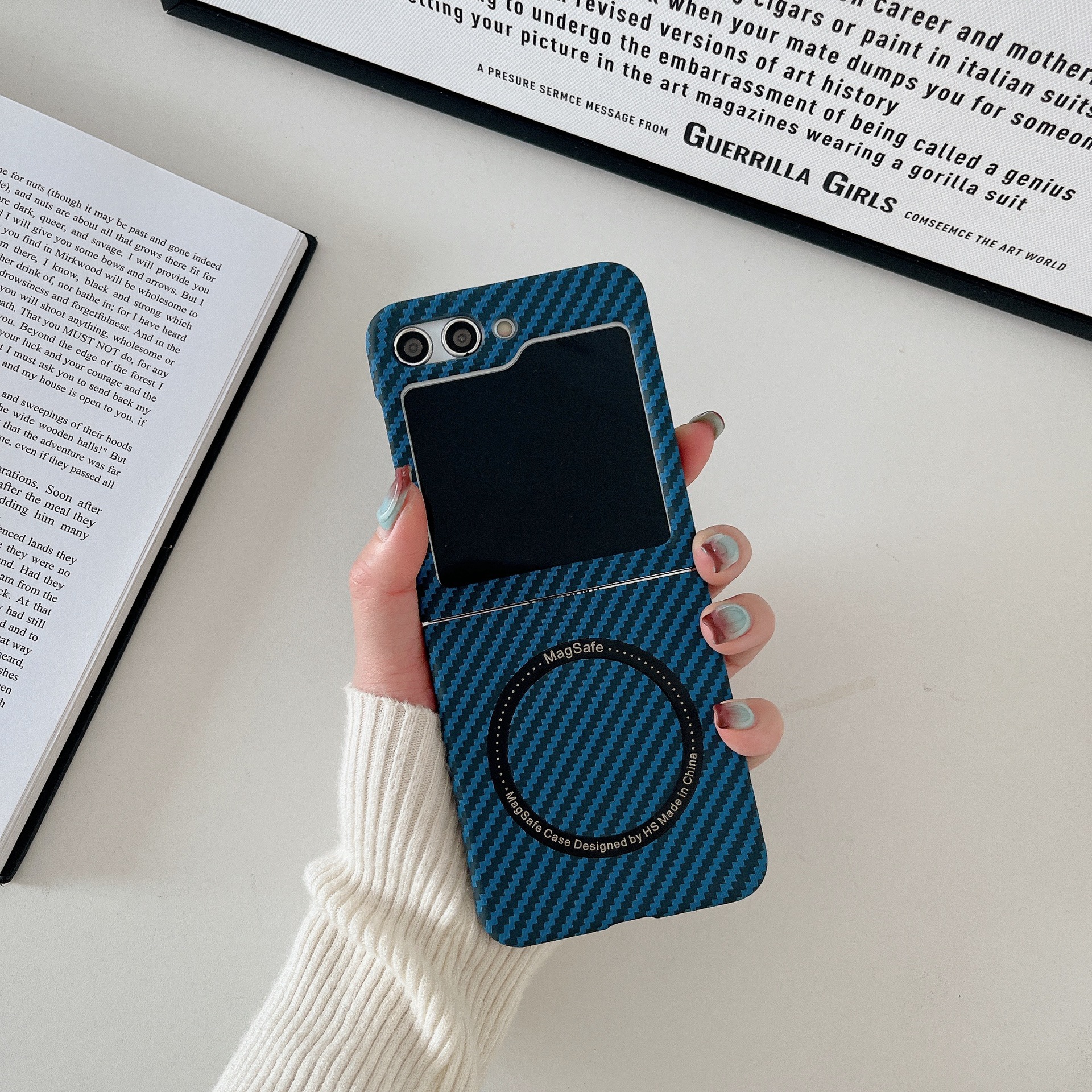 Compatible with Samsung Z Flip 7/6/5 phone cases, 4/3 carbon fiber magnetic wireless charging ultra-thin drop-proof protective cases.