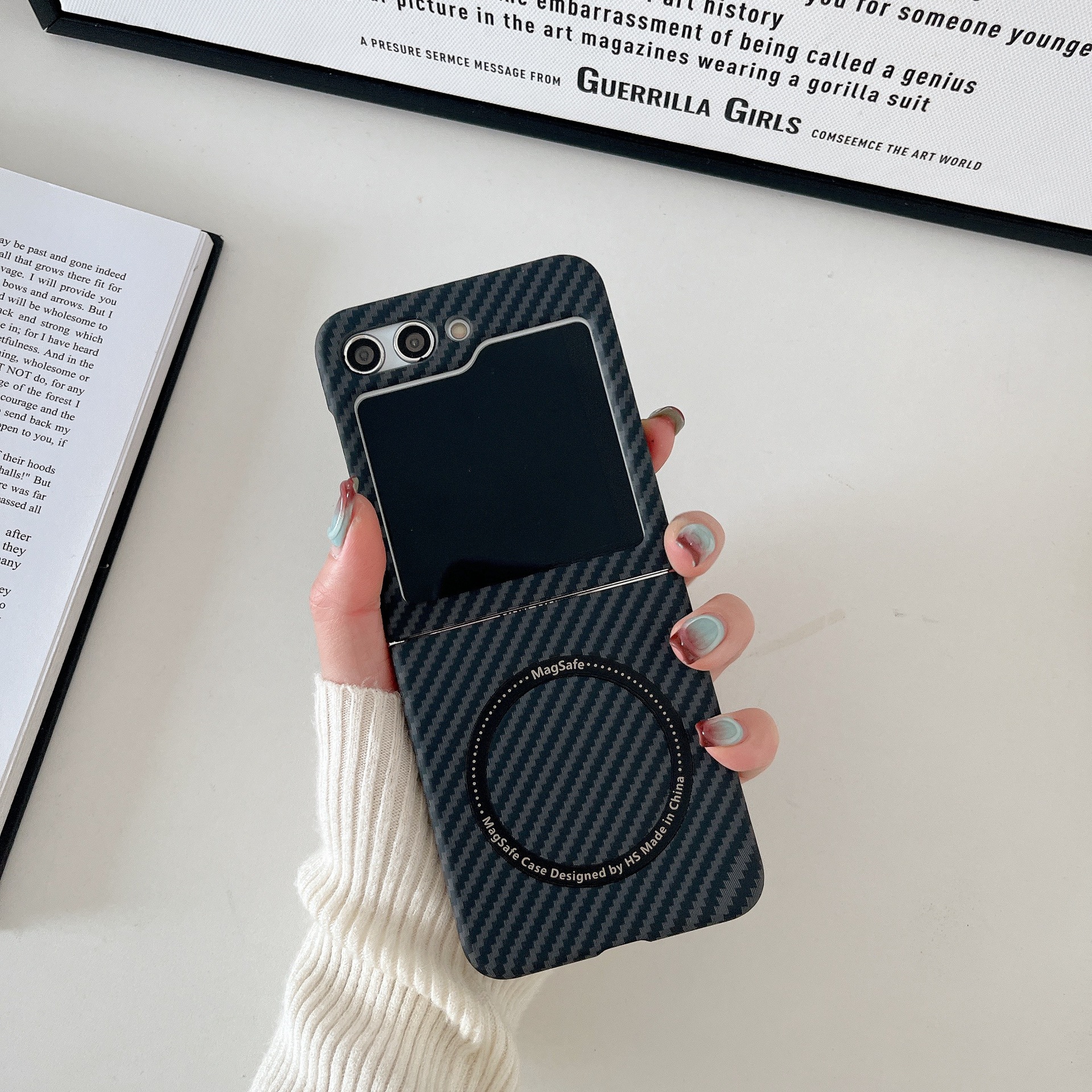 Compatible with Samsung Z Flip 7/6/5 phone cases, 4/3 carbon fiber magnetic wireless charging ultra-thin drop-proof protective cases.
