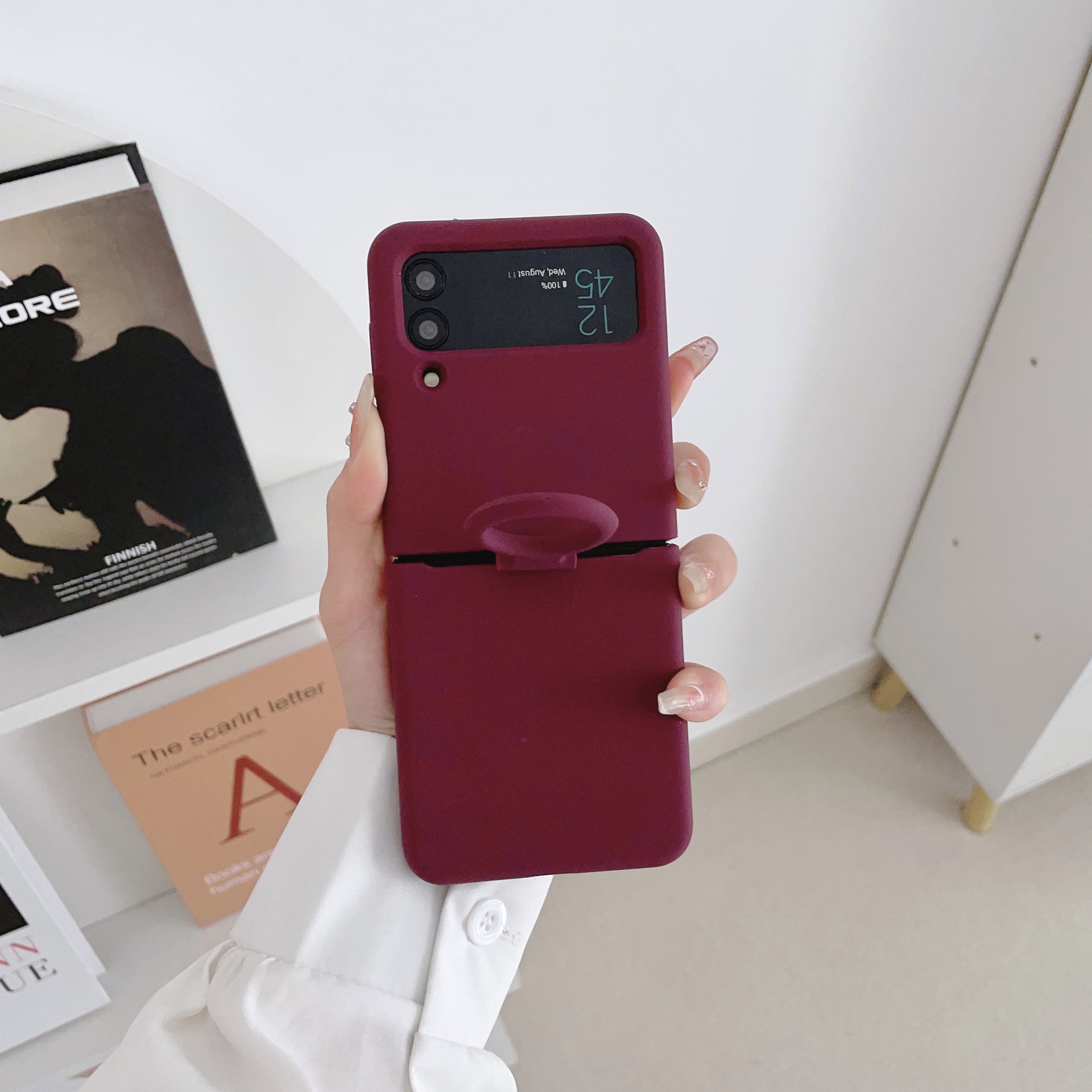 Compatible with Samsung Z Flip4/3 and Flip7/6/5 phones, liquid silicone soft case, foldable screen shockproof protective case