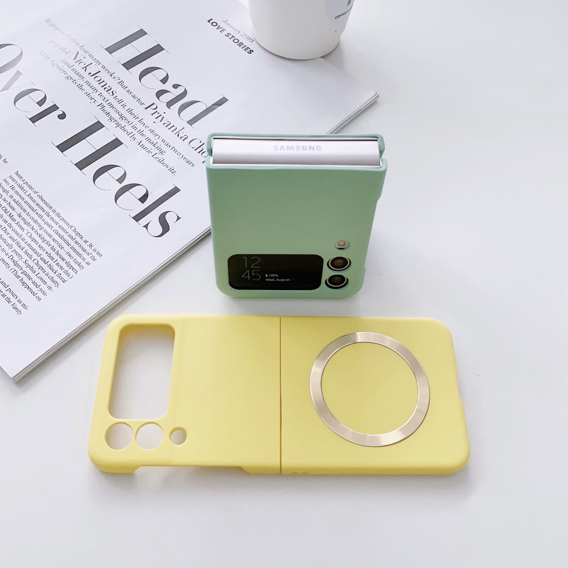 Compatible with Samsung Z Flip 7/6 phone case 5/4/3 wireless charging magnetic coil skin-feel solid color ultra-thin protective case