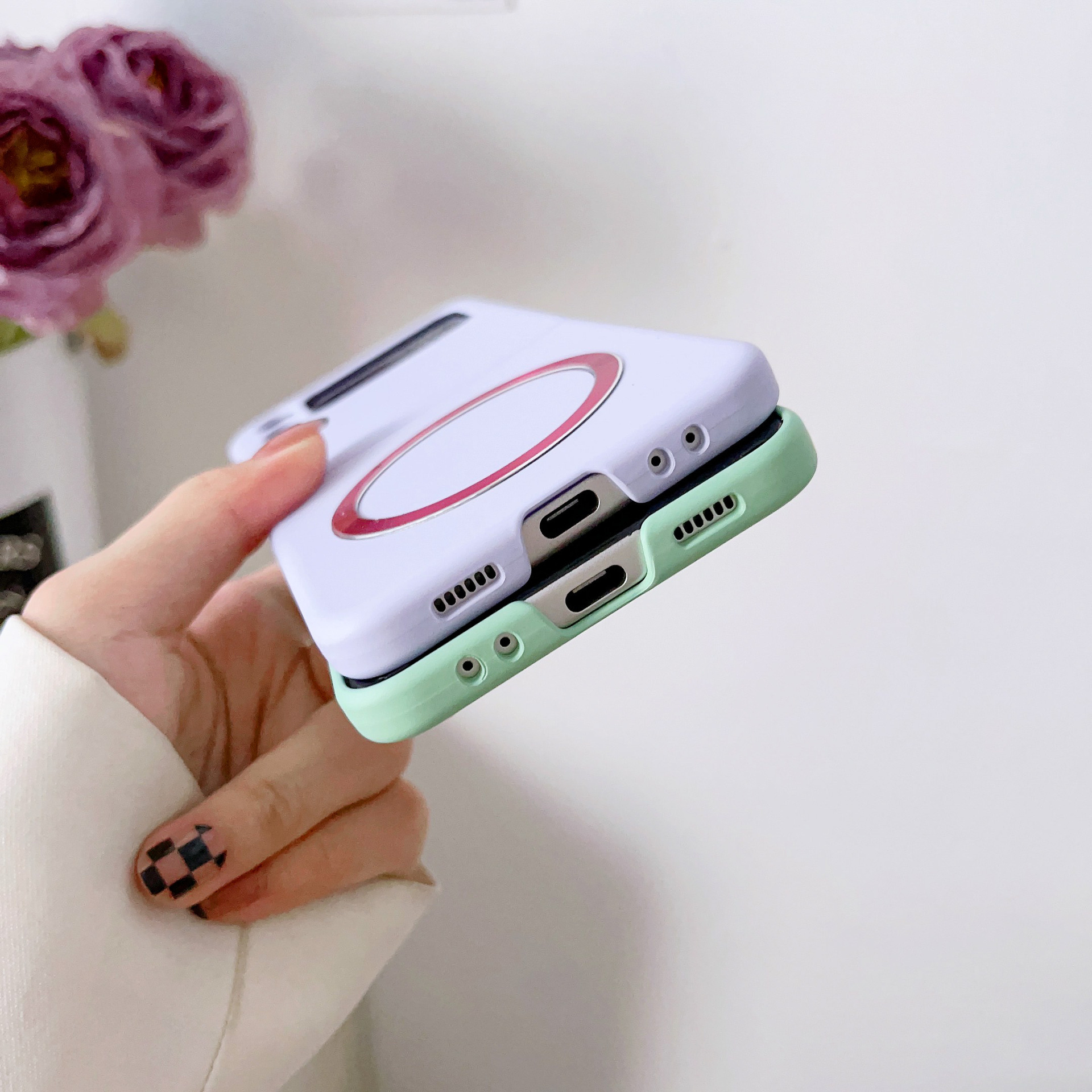 Compatible with Samsung Z Flip 7/6 phone case 5/4/3 wireless charging magnetic coil skin-feel solid color ultra-thin protective case