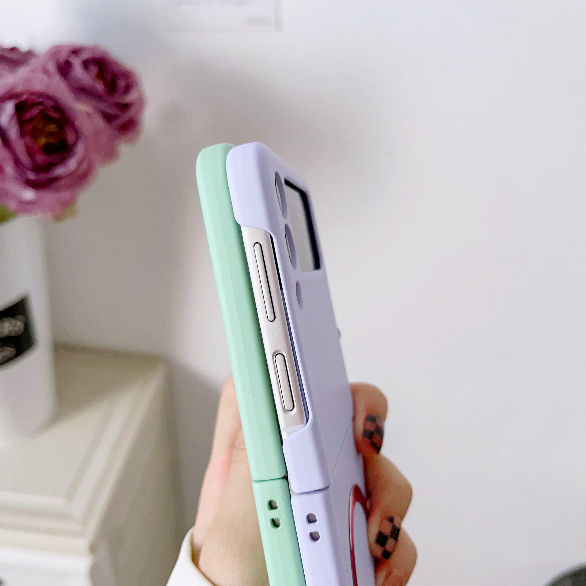 Compatible with Samsung Z Flip 7/6 phone case 5/4/3 wireless charging magnetic coil skin-feel solid color ultra-thin protective case