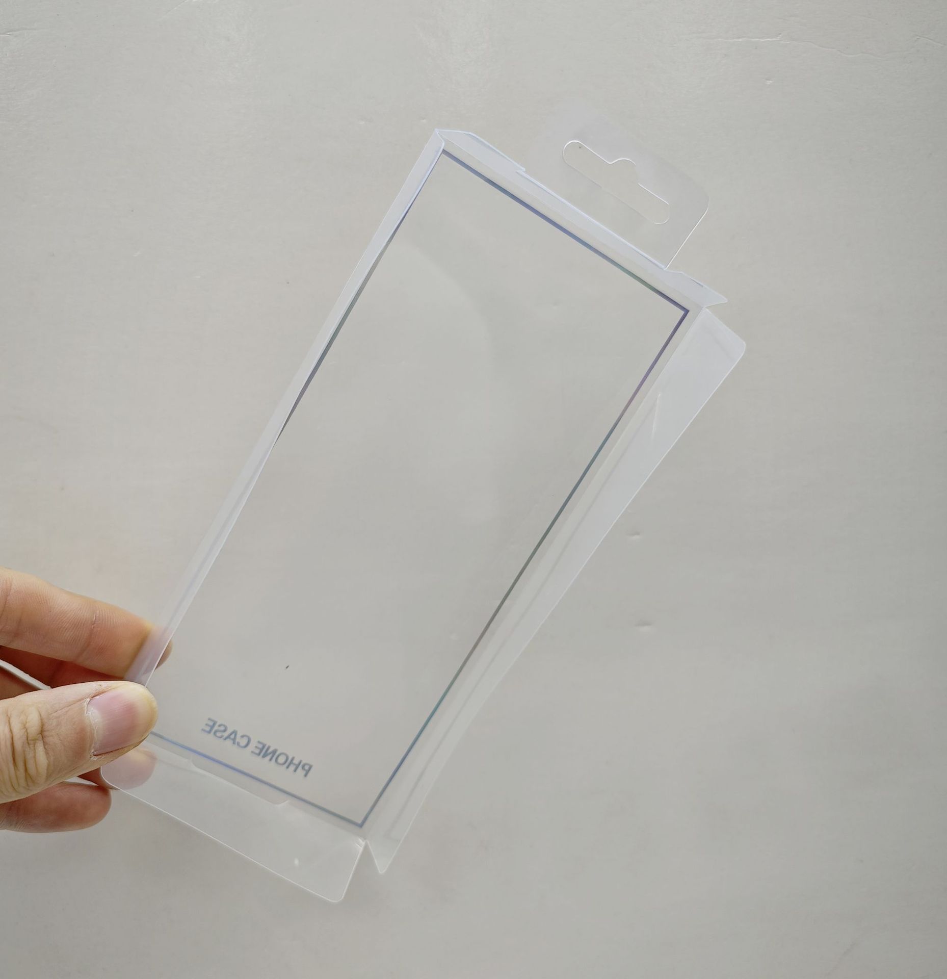 Carbon fiber textured phone case packaging boxes with blister tops are a hot seller on cross-border e-commerce platforms.