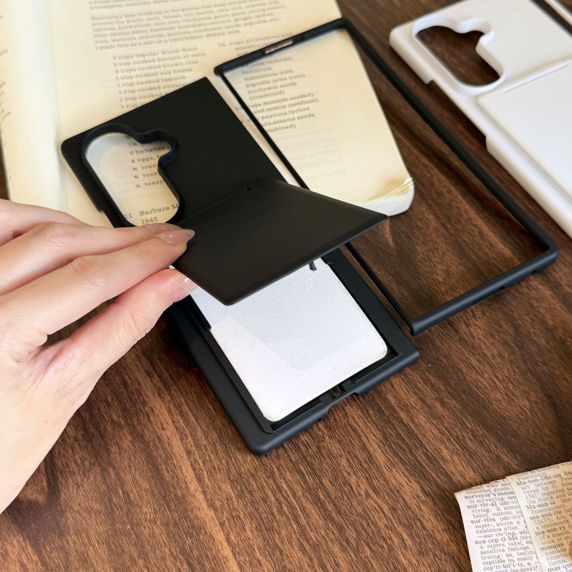 Compatible with Samsung Z Fold8U phone case, 7/6/5 folding card holder, PC ultra-thin skin-feel shockproof protective case