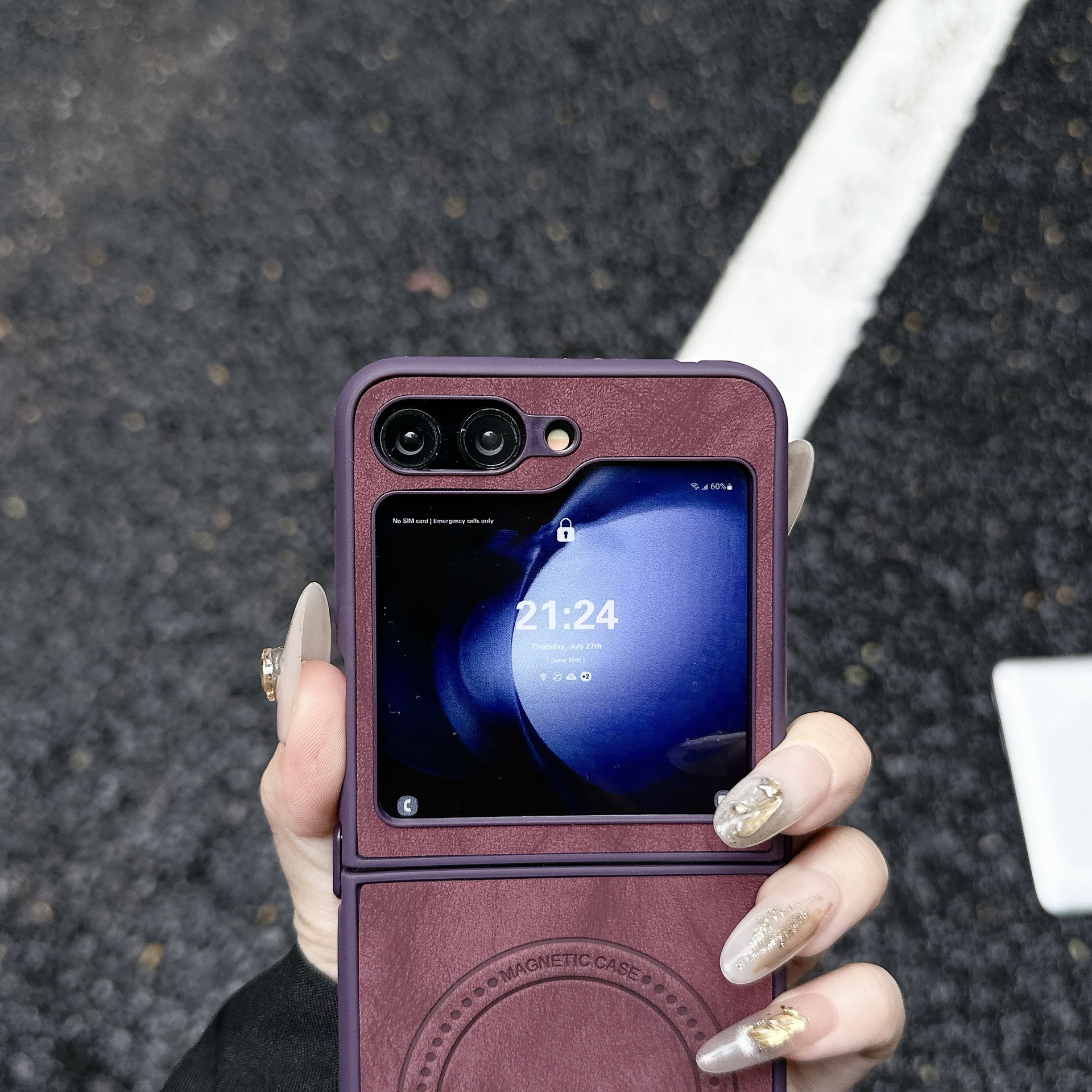 Compatible with Samsung Z Flip 7/6/5 phone case, 4/3 inches, built-in wireless charging, magnetic closure, sheepskin folding screen protective case.