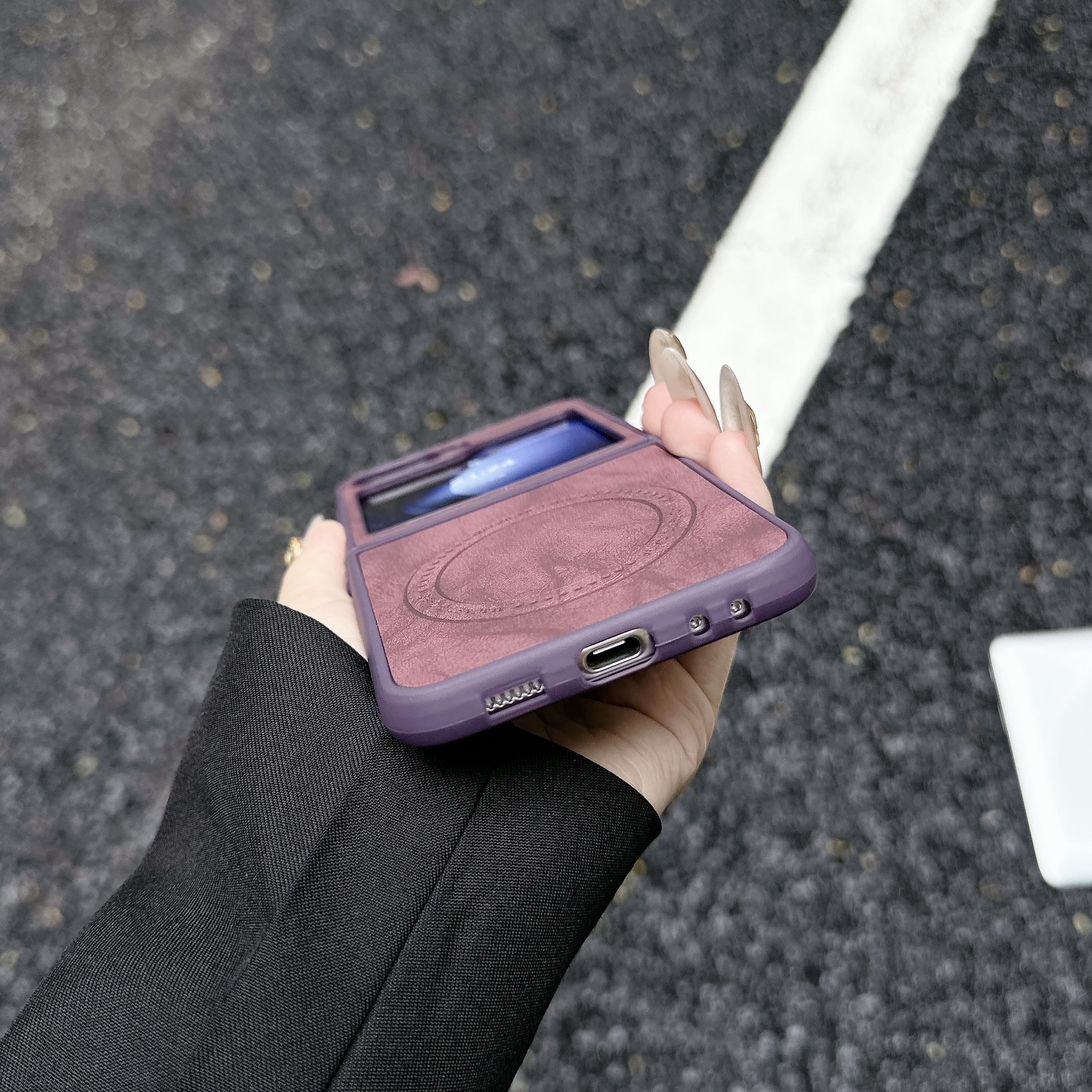Compatible with Samsung Z Flip 7/6/5 phone case, 4/3 inches, built-in wireless charging, magnetic closure, sheepskin folding screen protective case.