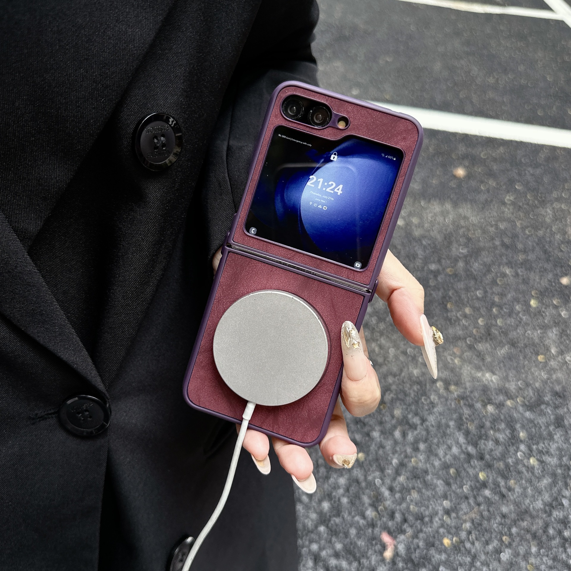 Compatible with Samsung Z Flip 7/6/5 phone case, 4/3 inches, built-in wireless charging, magnetic closure, sheepskin folding screen protective case.