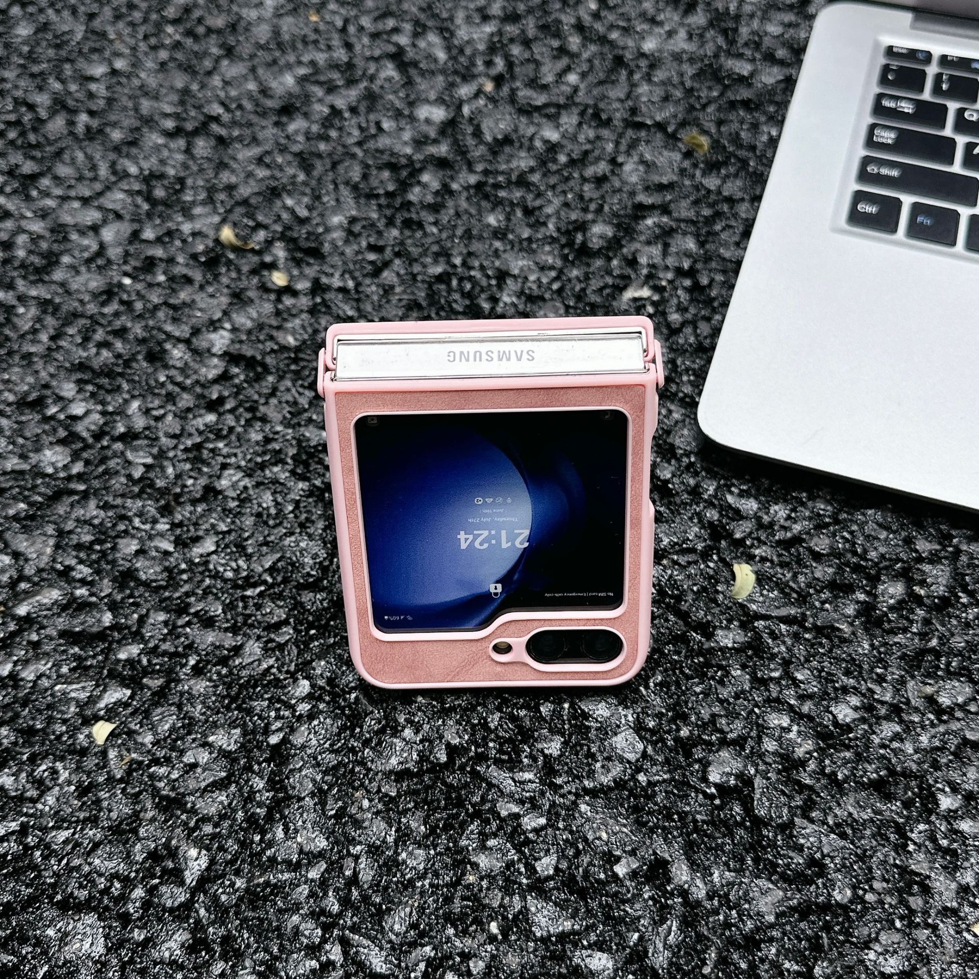 Compatible with Samsung Z Flip 7/6/5 phone case, 4/3 inches, built-in wireless charging, magnetic closure, sheepskin folding screen protective case.