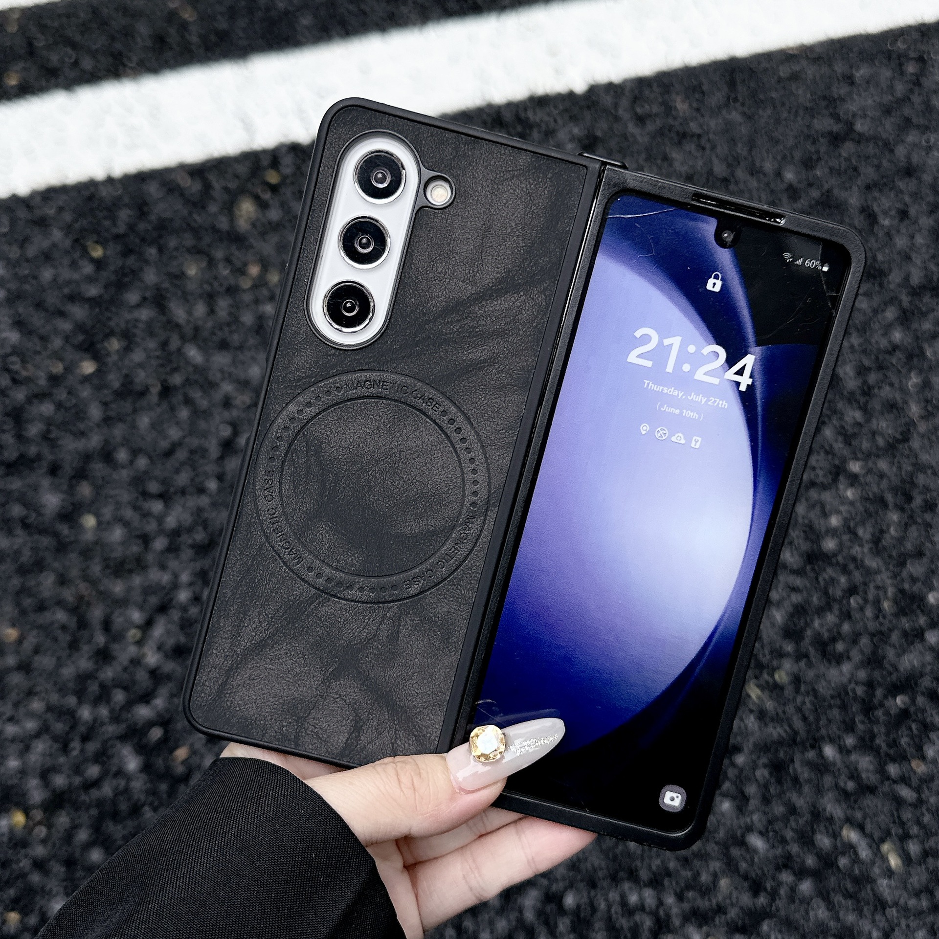 Compatible with Samsung Z Flip 7/6/5 phone case, 4/3 inches, built-in wireless charging, magnetic closure, sheepskin folding screen protective case.