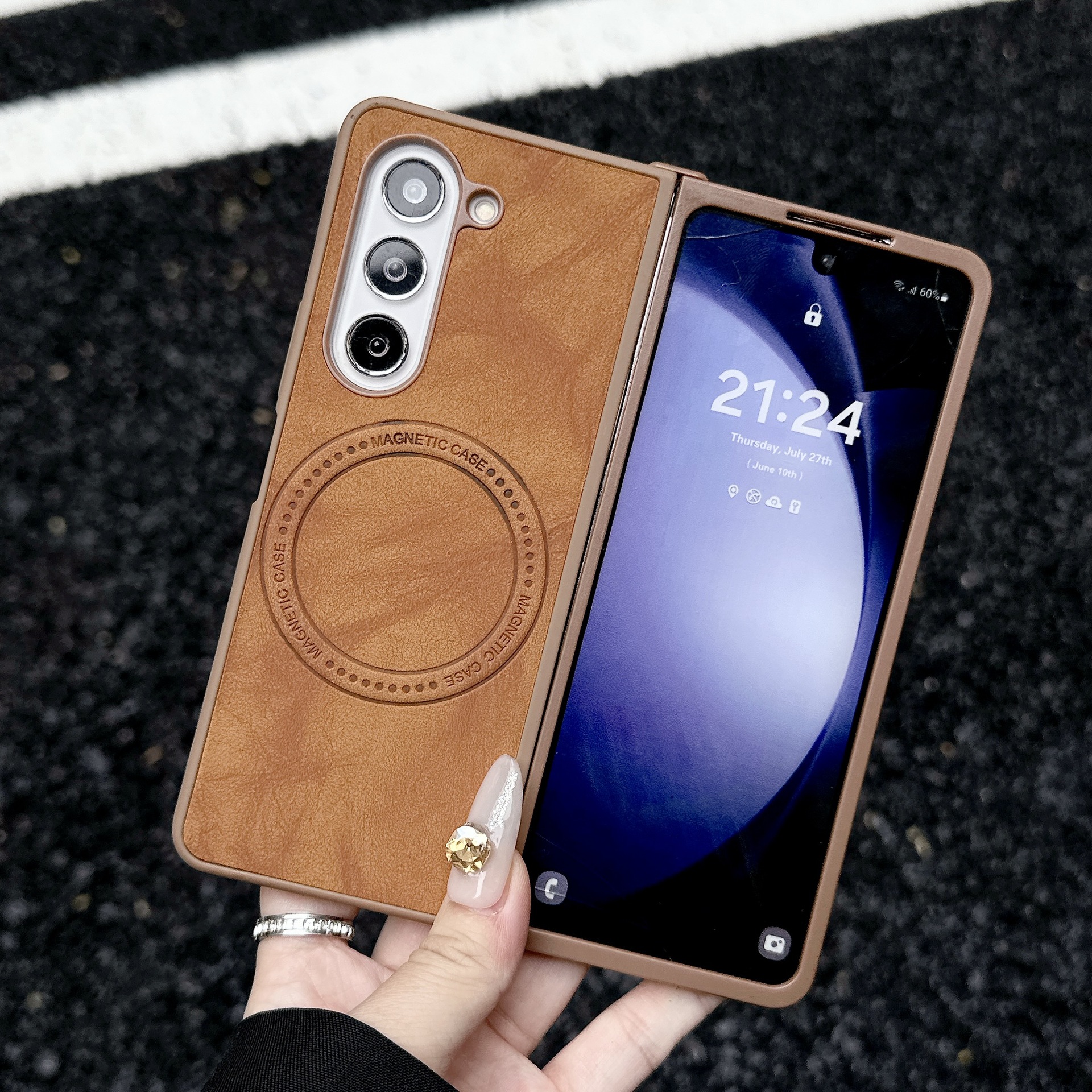 Compatible with Samsung Z Flip 7/6/5 phone case, 4/3 inches, built-in wireless charging, magnetic closure, sheepskin folding screen protective case.