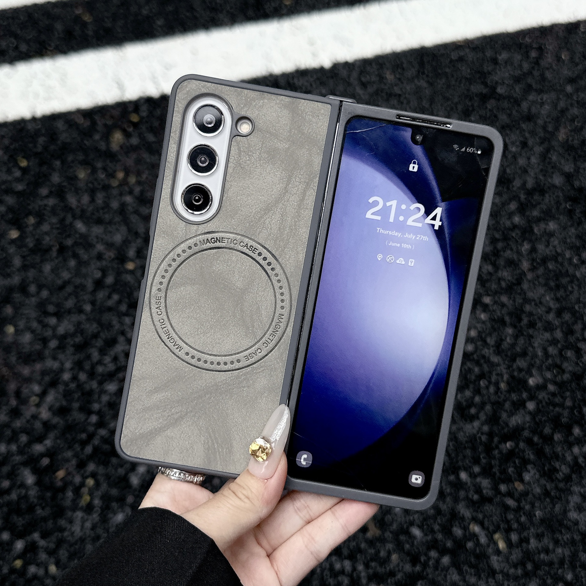 Compatible with Samsung Z Flip 7/6/5 phone case, 4/3 inches, built-in wireless charging, magnetic closure, sheepskin folding screen protective case.
