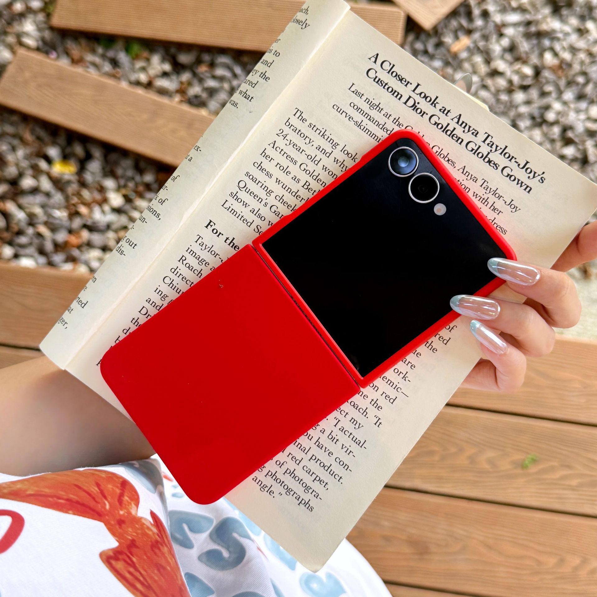 Compatible with Samsung Z Flip7 phone case, Flip6/5 liquid silicone soft case, solid color, ultra-thin skin-feel protective case. - China Red [Liquid Silicone] Samsung Z Flip7