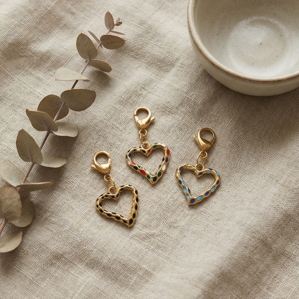 Heart-shaped lobster clasp pendant, DIY shoe pendant, bracelet, necklace, multi-functional accessory.
