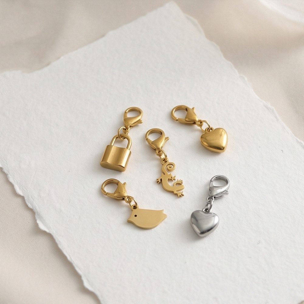 Gold and silver patterned lobster clasp small pendant, handmade DIY shoe pendant module, jewelry accessory wholesale.