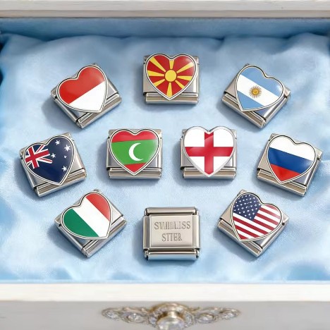 DIY Italian-style patchwork bracelet with heart-shaped flag and flag design, stainless steel watch strap and chain accessories.