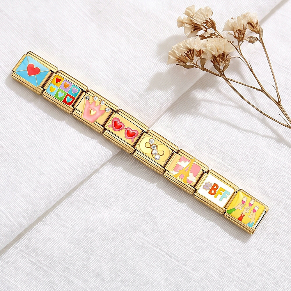 Gold-based colorful heart-shaped stainless steel Italian modular bracelet, DIY, simple and versatile bracelet accessory.