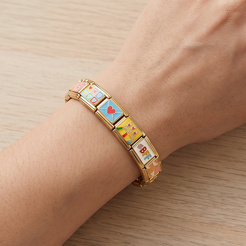 Gold-based colorful heart-shaped stainless steel Italian modular bracelet, DIY, simple and versatile bracelet accessory.