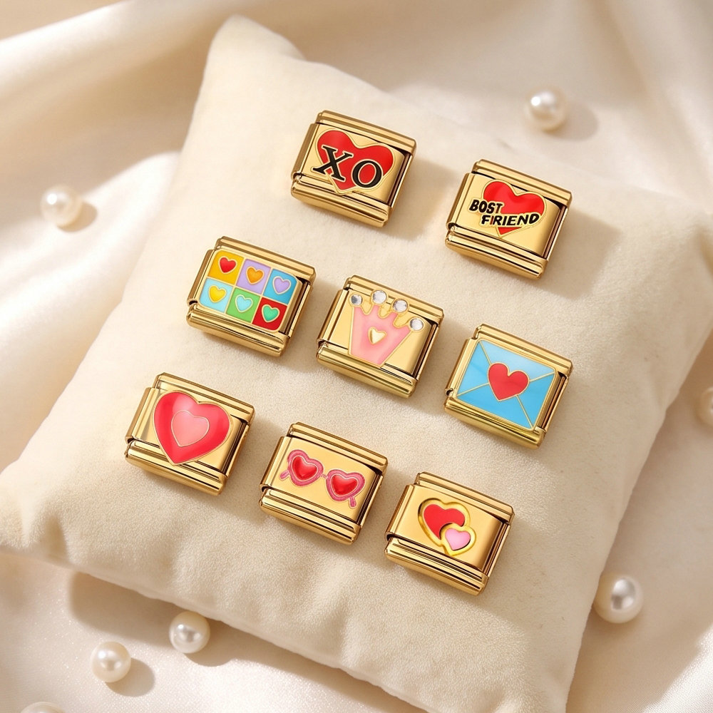 Gold-based colorful heart-shaped stainless steel Italian modular bracelet, DIY, simple and versatile bracelet accessory.