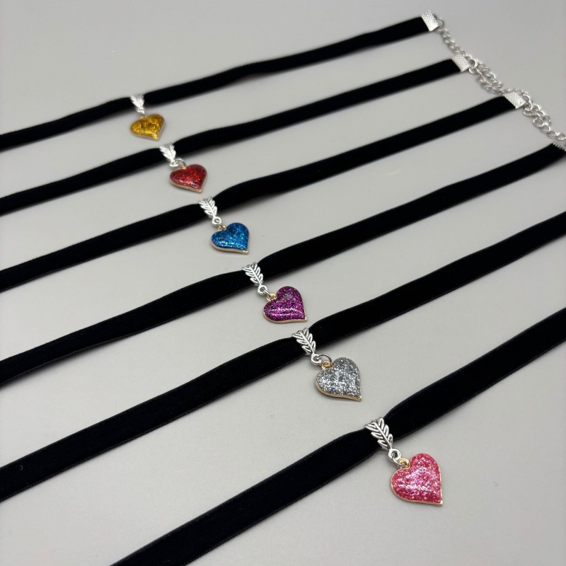 Gothic-style glittery heart velvet choker, metal leaf clasp choker, multi-colored sweet and cool necklace.