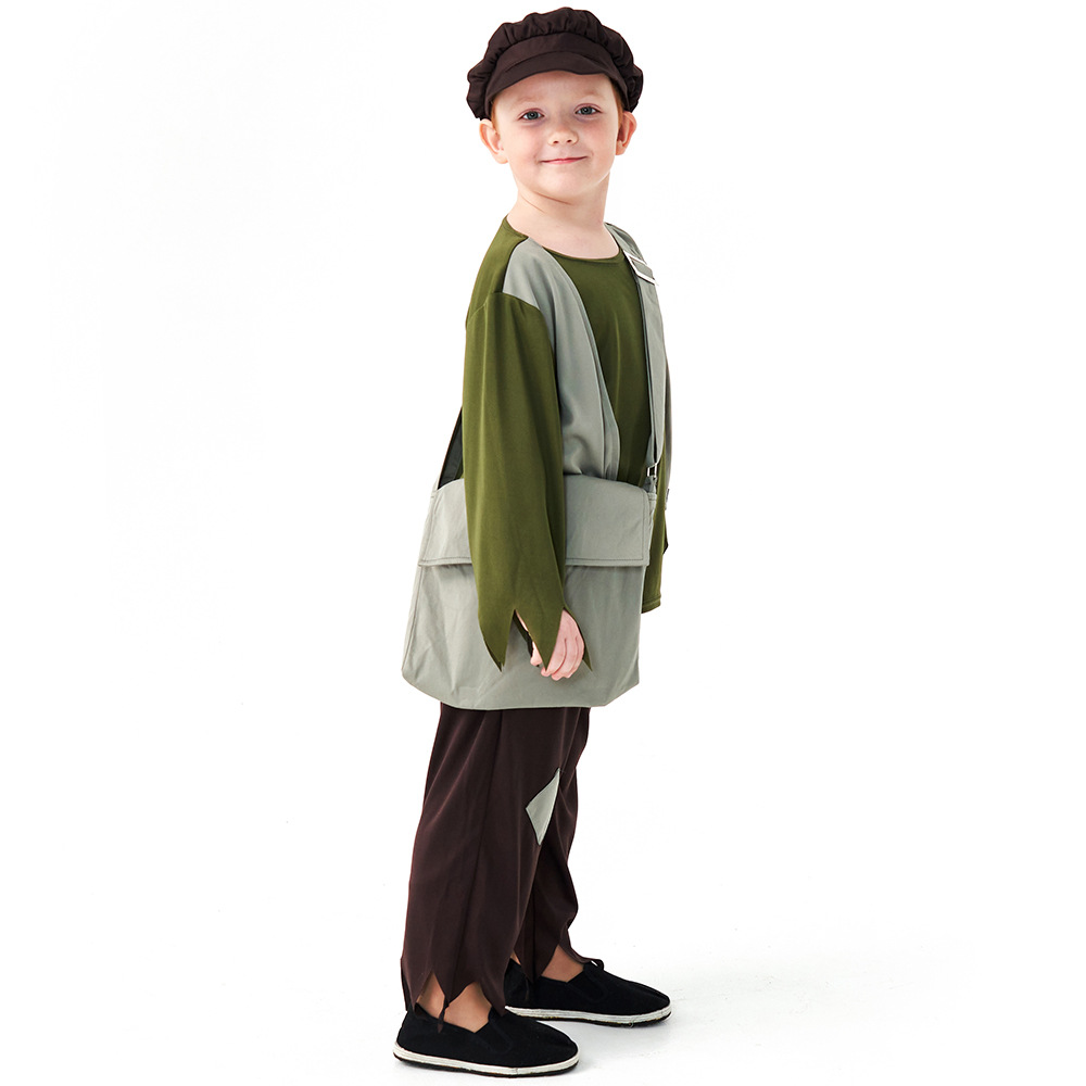 Children's Day stage play performance, children in newspaper selling costumes, postman cosplay outfits