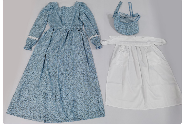 Pink and blue floral print colonial girl prairie pioneer pioneer outfit pastoral style long dress